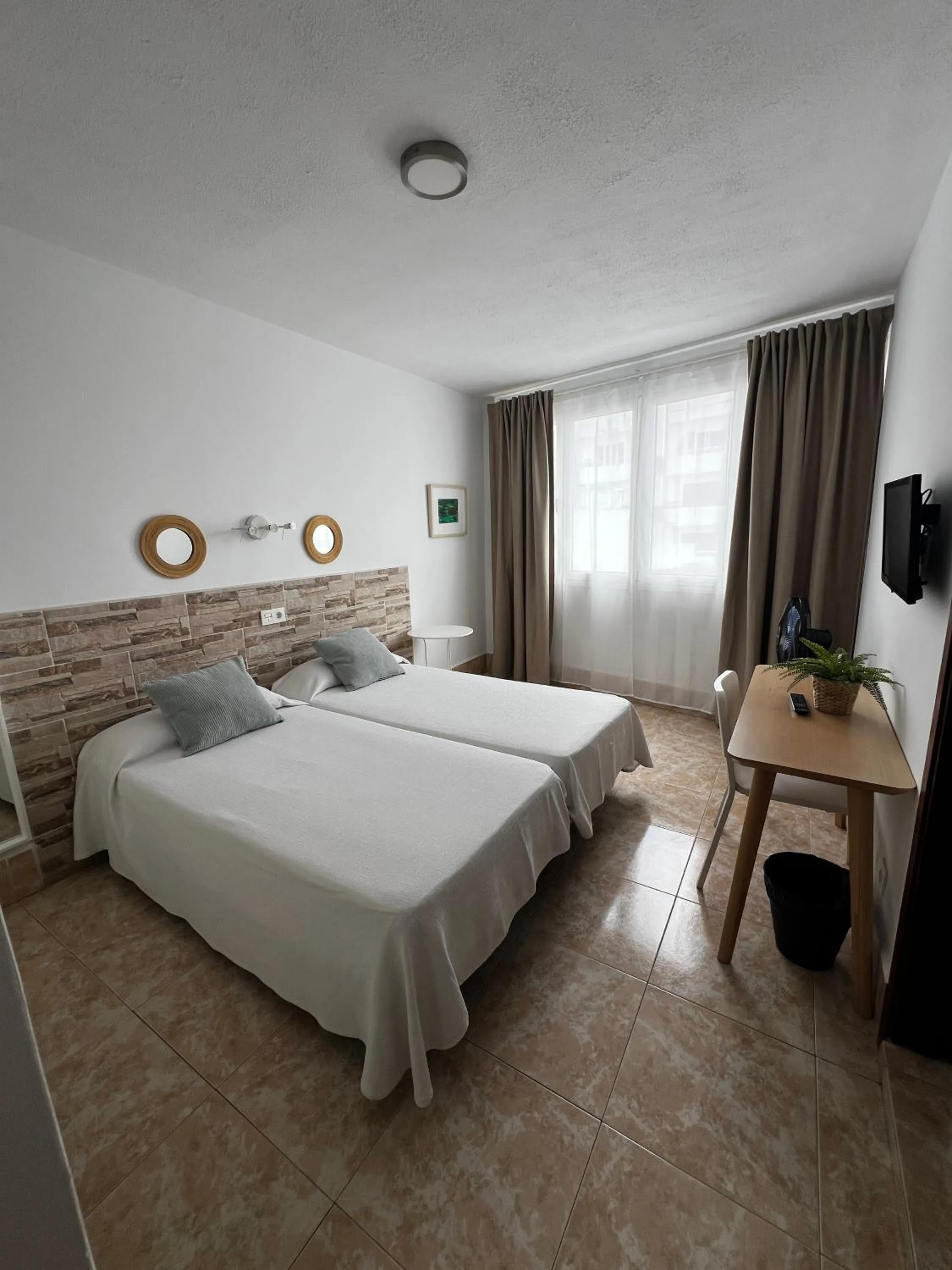 Area and facilities, Bed in Hostal Residencia Cardona