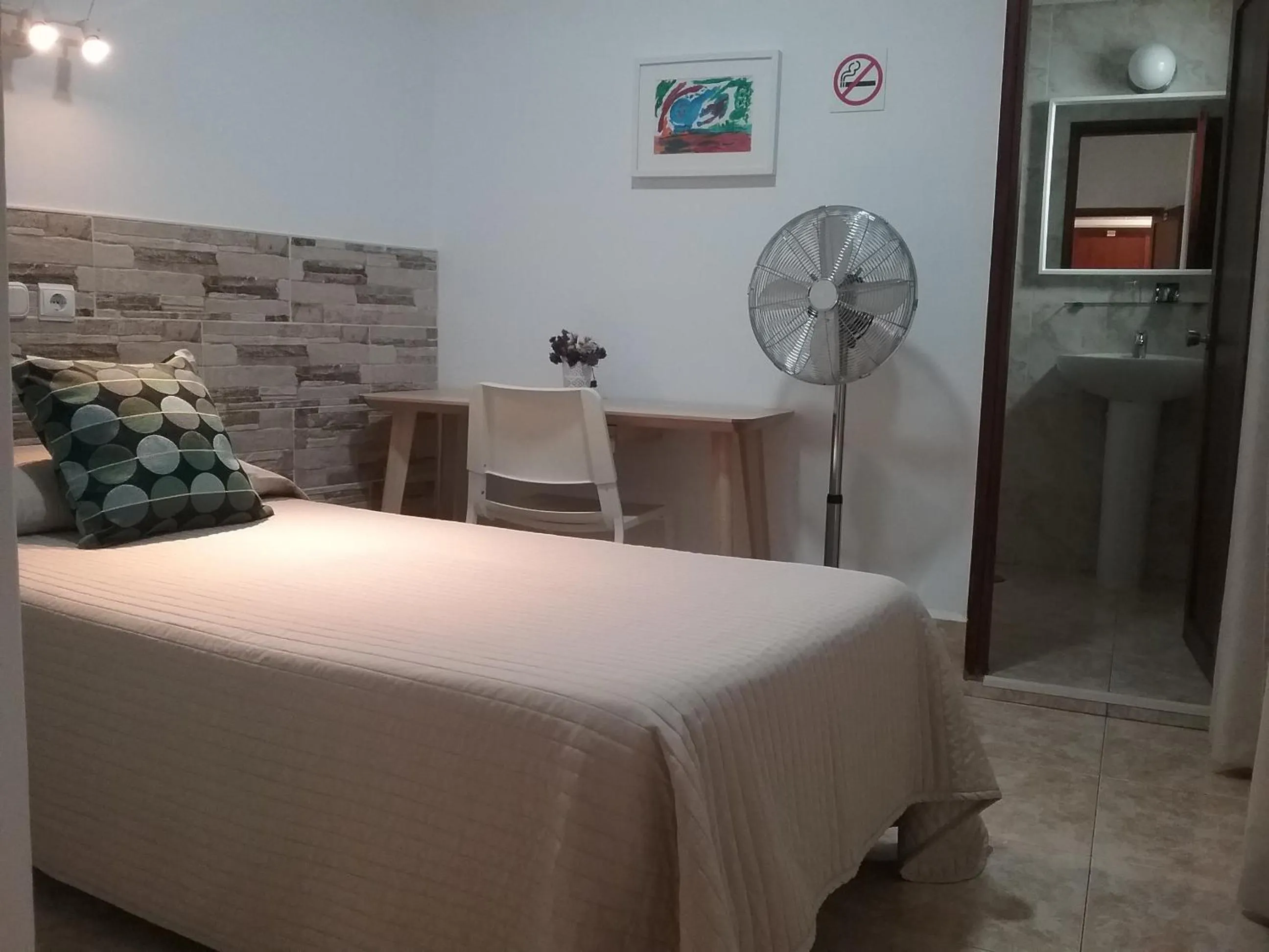 Single Room - single occupancy in Hostal Residencia Cardona