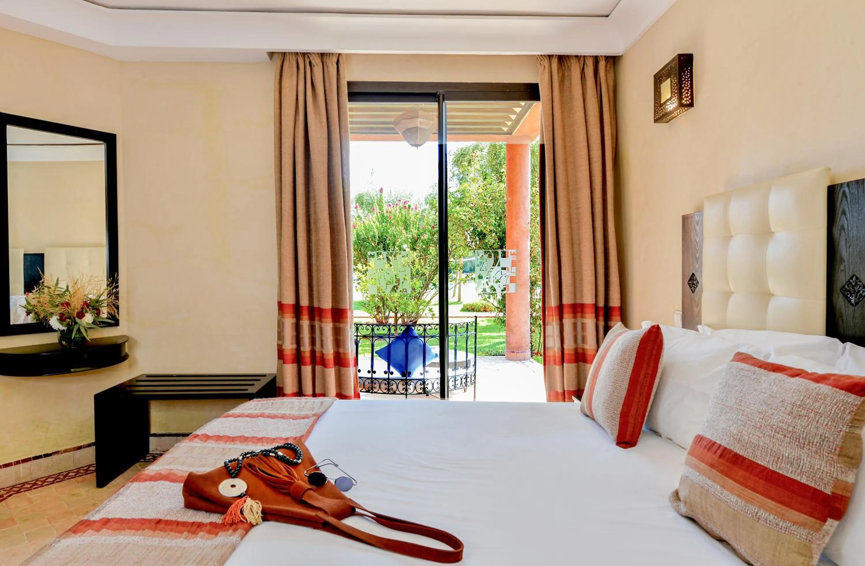 Bedroom, Bed in Les Jardins De Zyriab