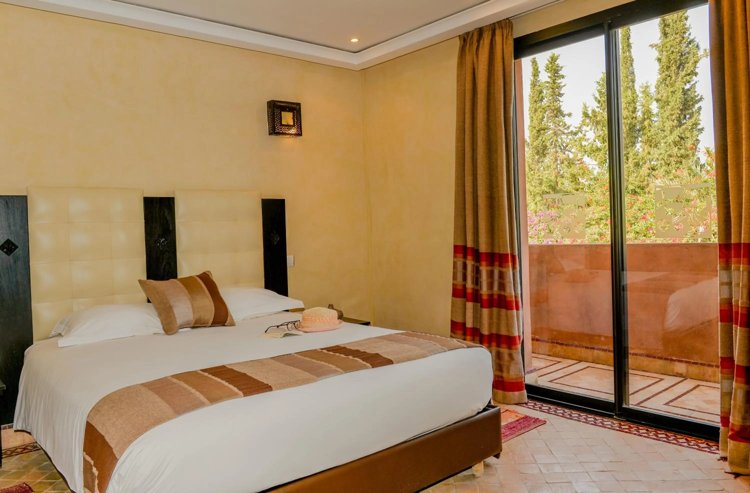 Bedroom, Bed in Les Jardins De Zyriab