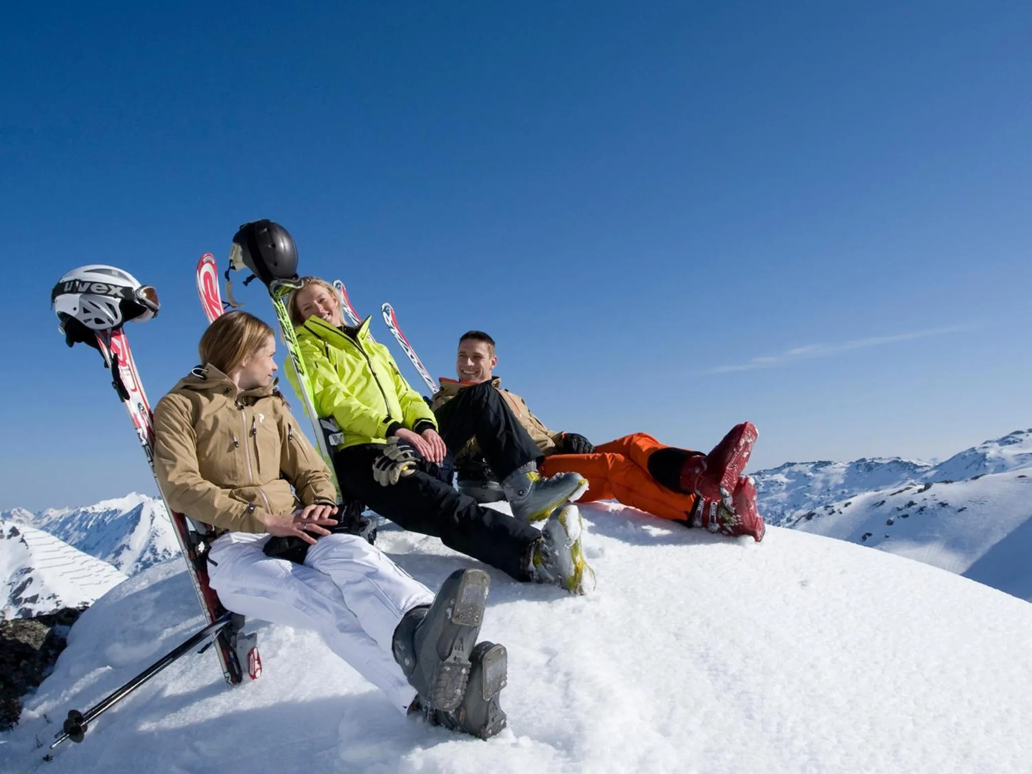 Skiing in first mountain Hotel Zillertal