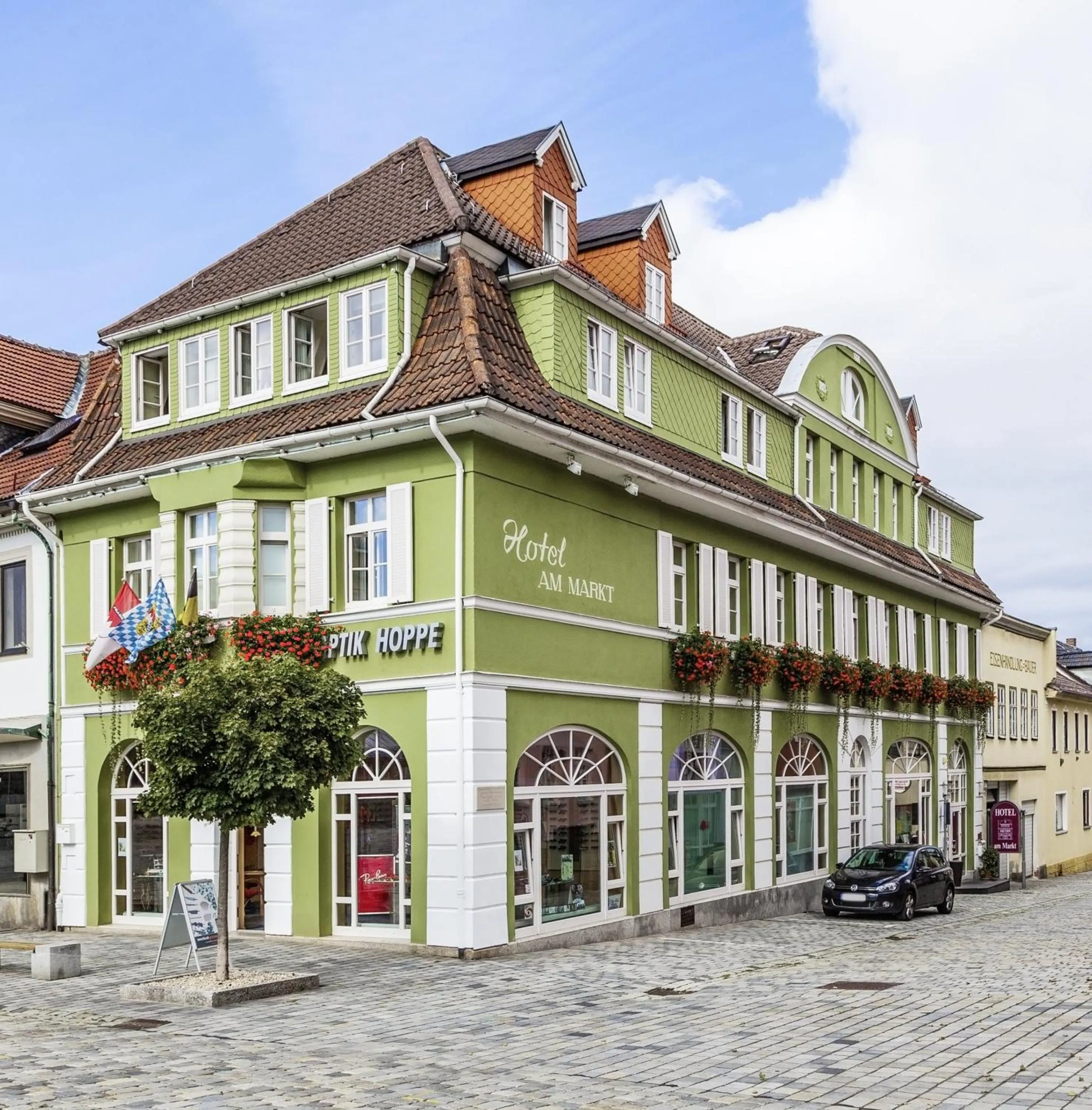 Facade/entrance in Hotel Garni am Markt - Businesshotel - Frühstücksbuffet - Fahrradabstellplatz - Hunde willkommen