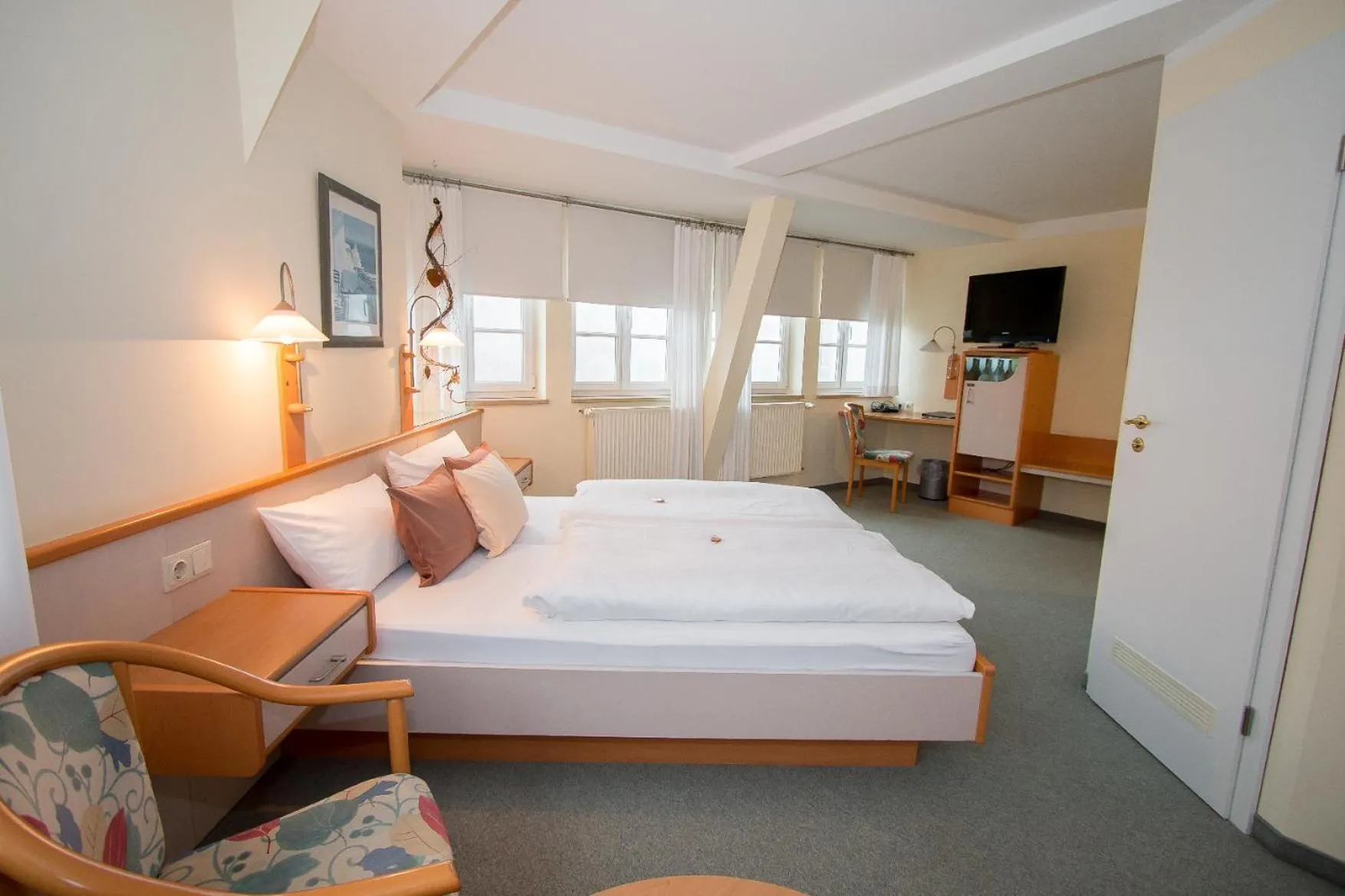 Photo of the whole room, Bed in Hotel Garni am Markt - Businesshotel - Frühstücksbuffet - Fahrradabstellplatz - Hunde willkommen