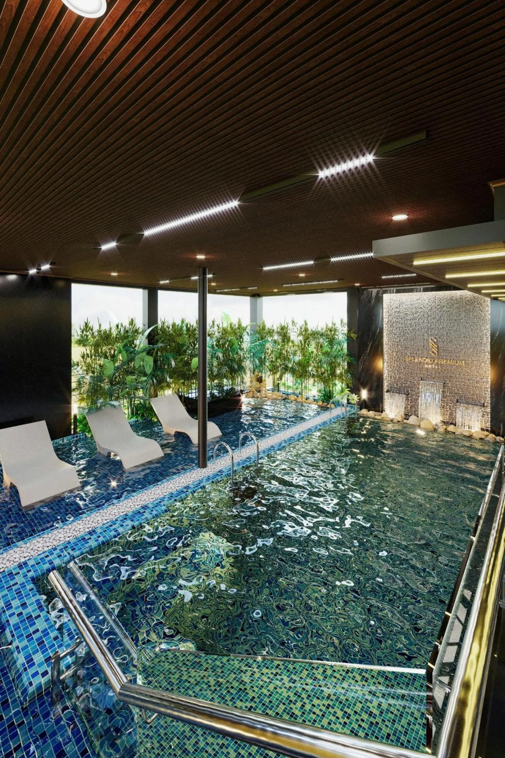 Swimming pool in Splendid Premium Hotel
