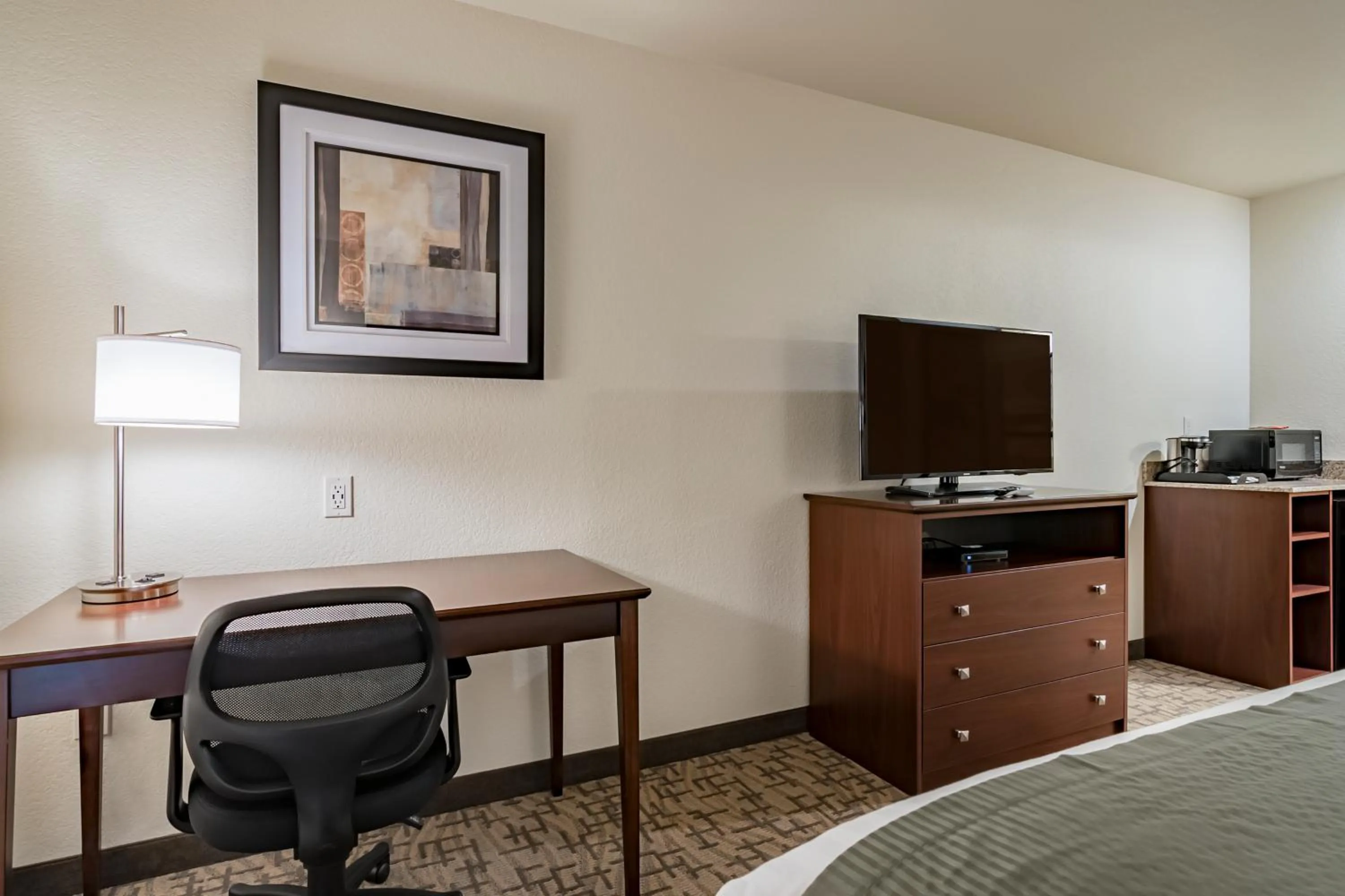 TV and multimedia in Cobblestone Inn & Suites - Lamoni