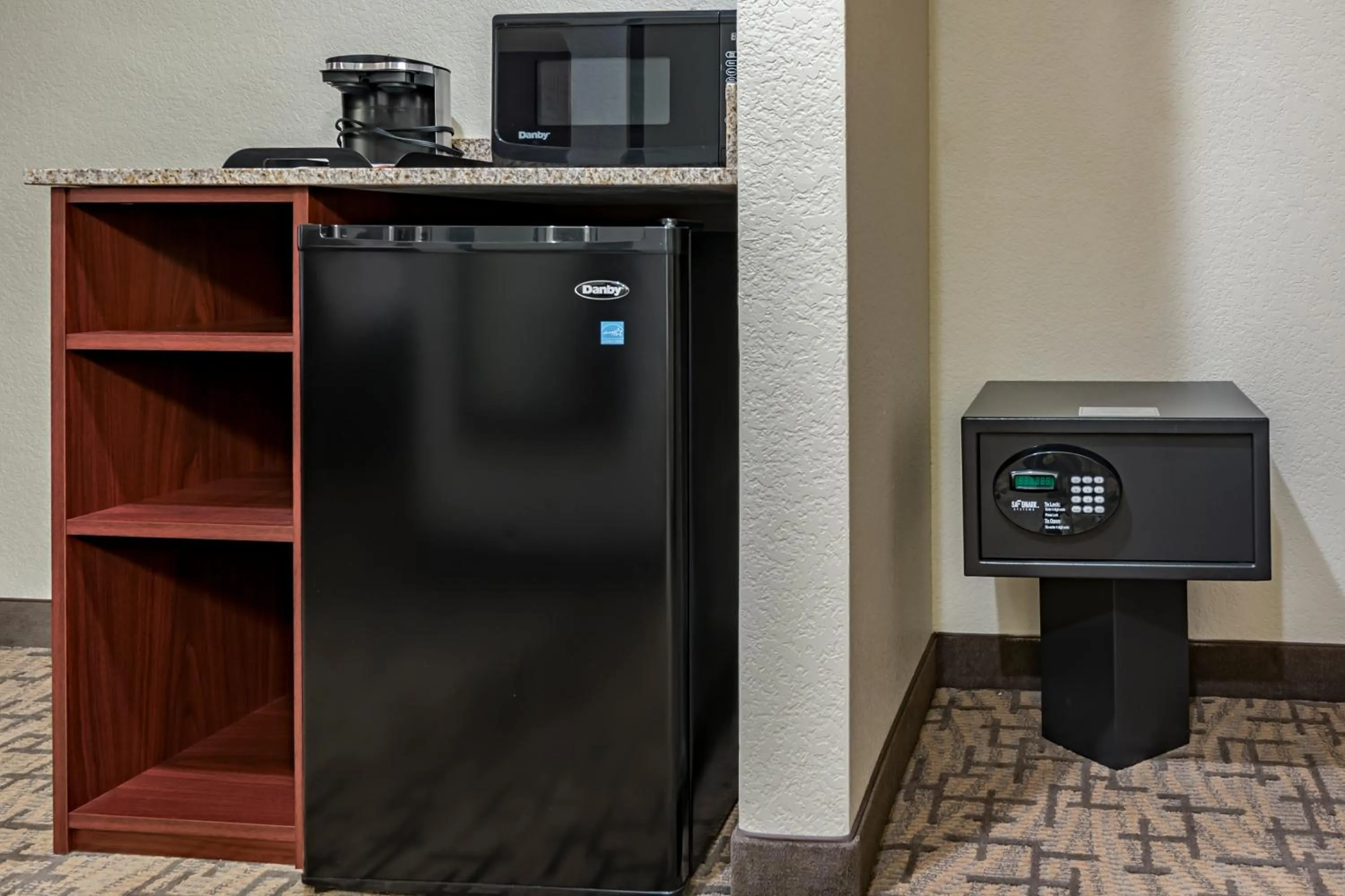 Coffee/tea facilities in Cobblestone Inn & Suites - Lamoni