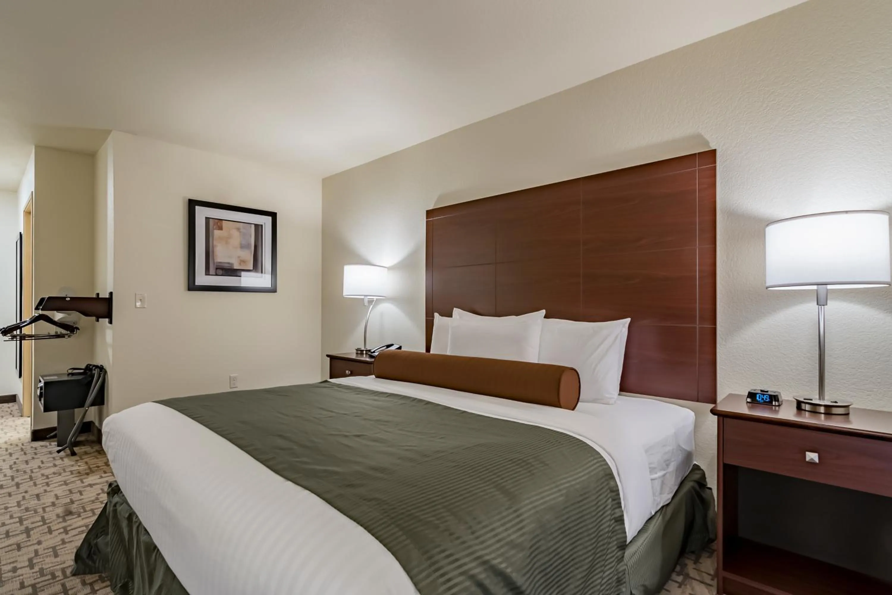 Bed in Cobblestone Inn & Suites - Lamoni