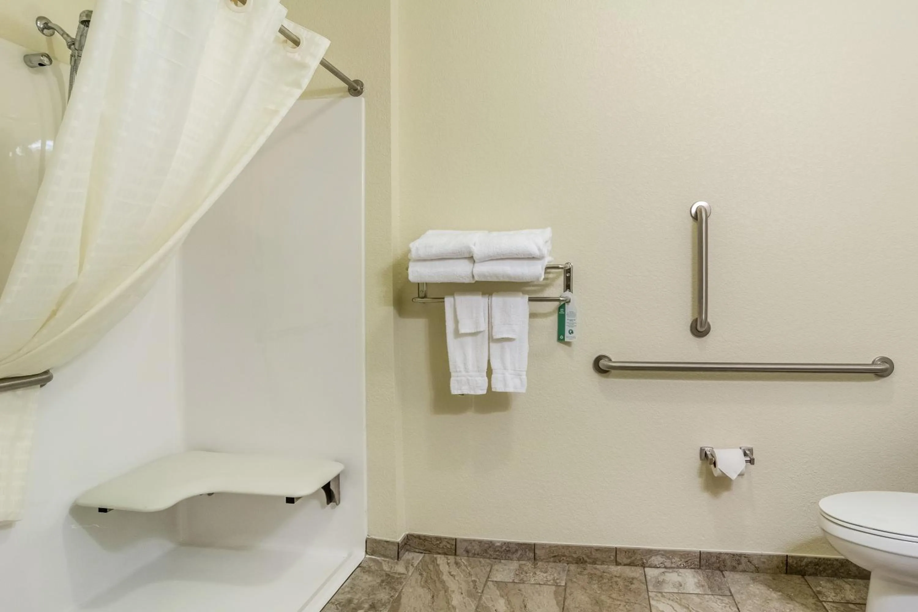 Shower in Cobblestone Inn & Suites - Lamoni