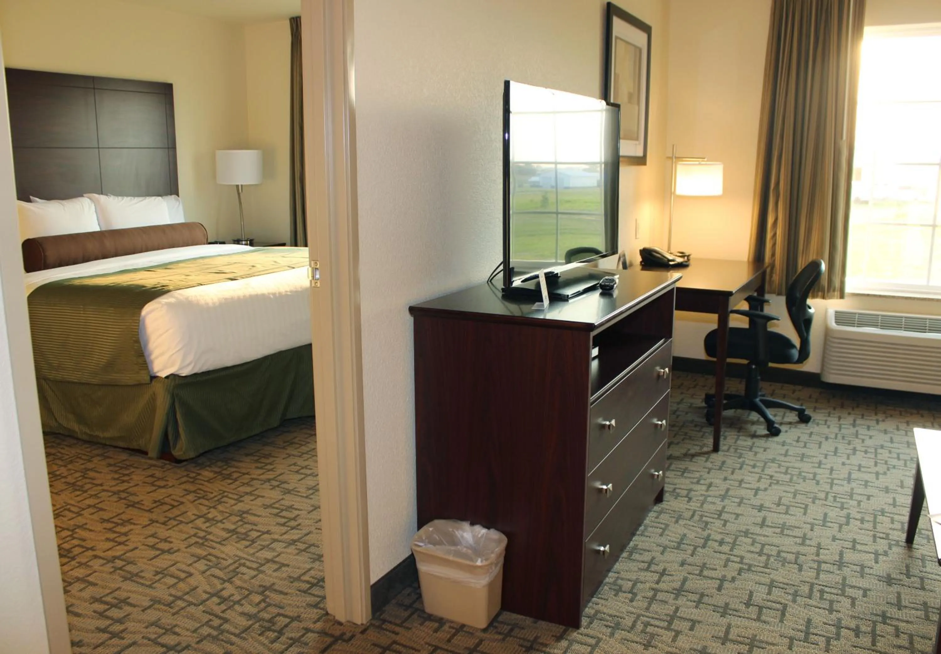 TV and multimedia, Bed in Cobblestone Inn & Suites - Lamoni
