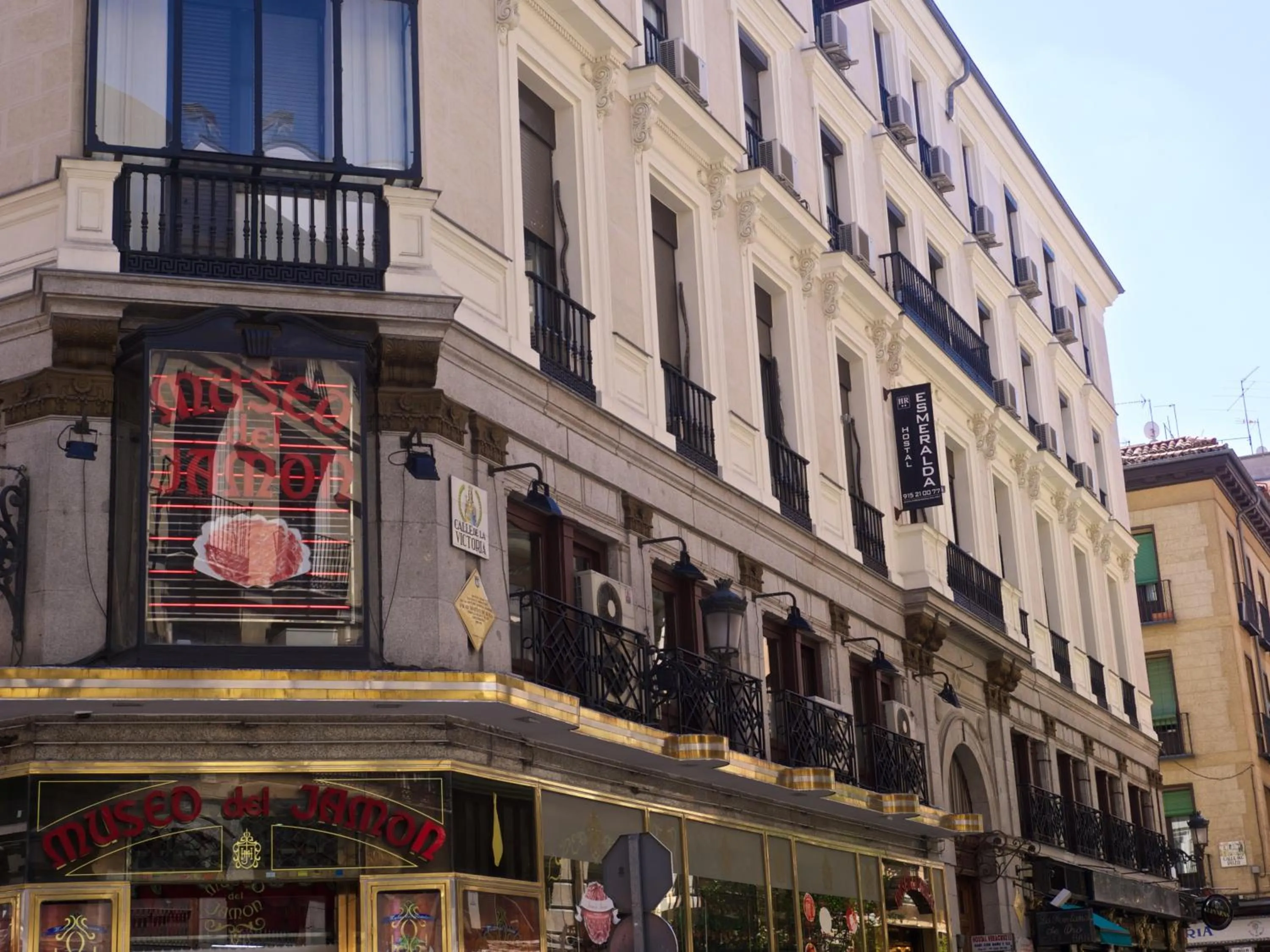 Facade/entrance in Hostal Esmeralda