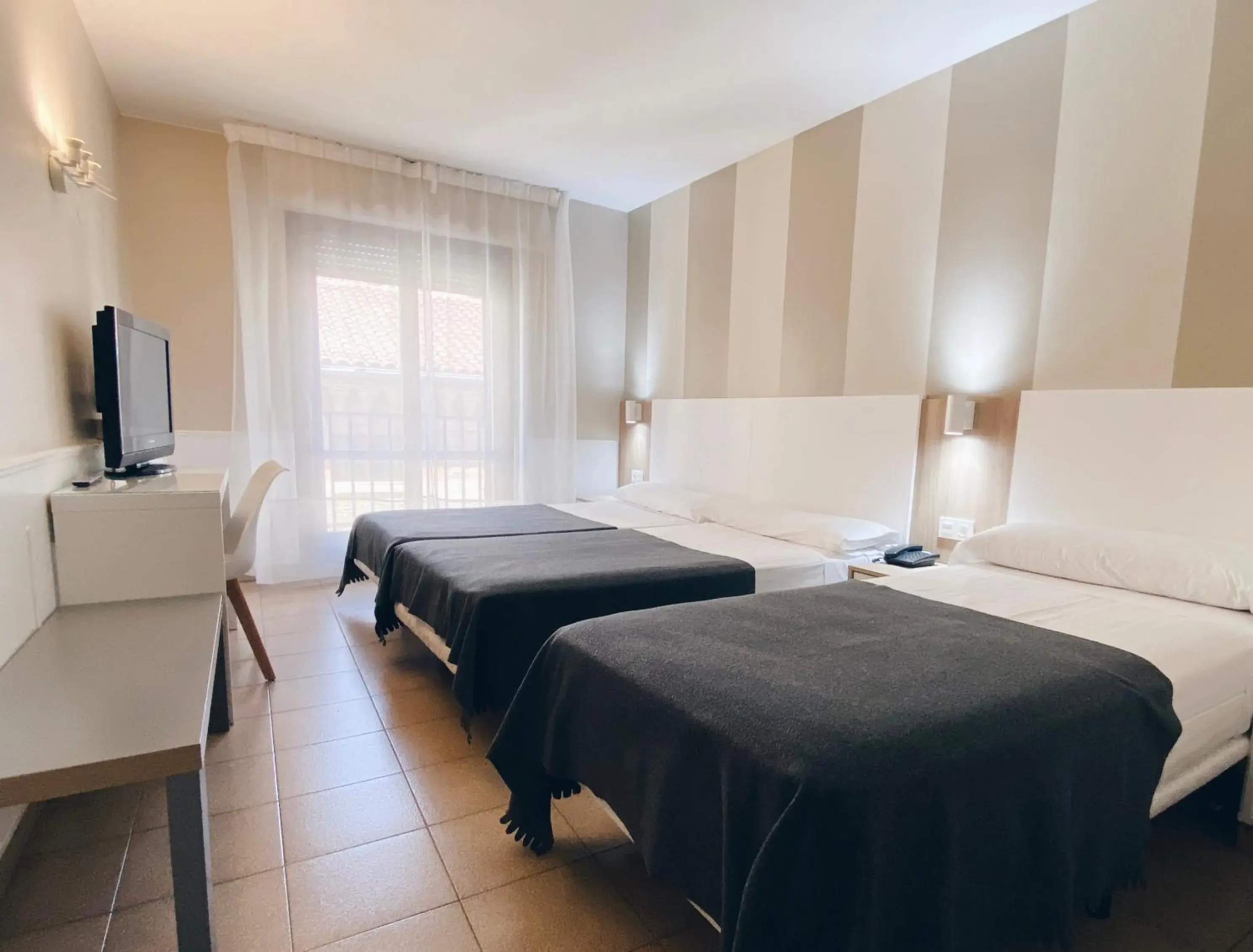 Triple Room in Hotel Rio Arga Triple Room in Hotel Rio Arga