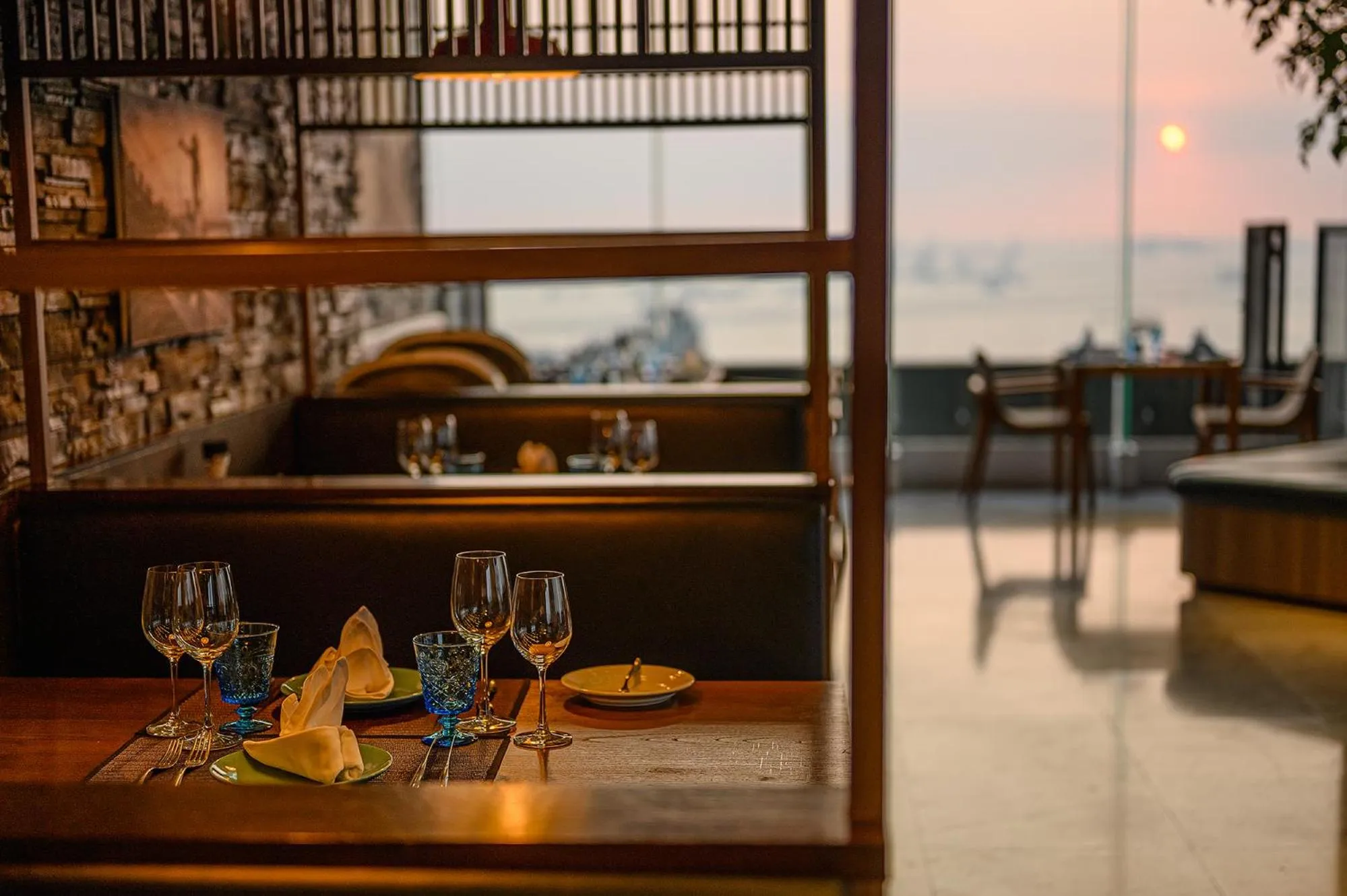 Restaurant/places to eat in Oakwood Hotel & Residence Sri Racha