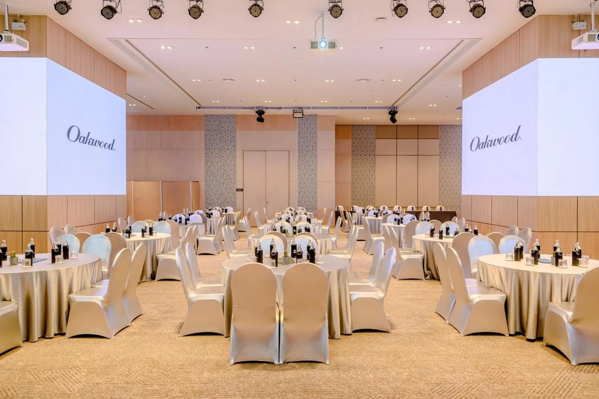 Banquet/Function facilities in Oakwood Hotel & Residence Sri Racha