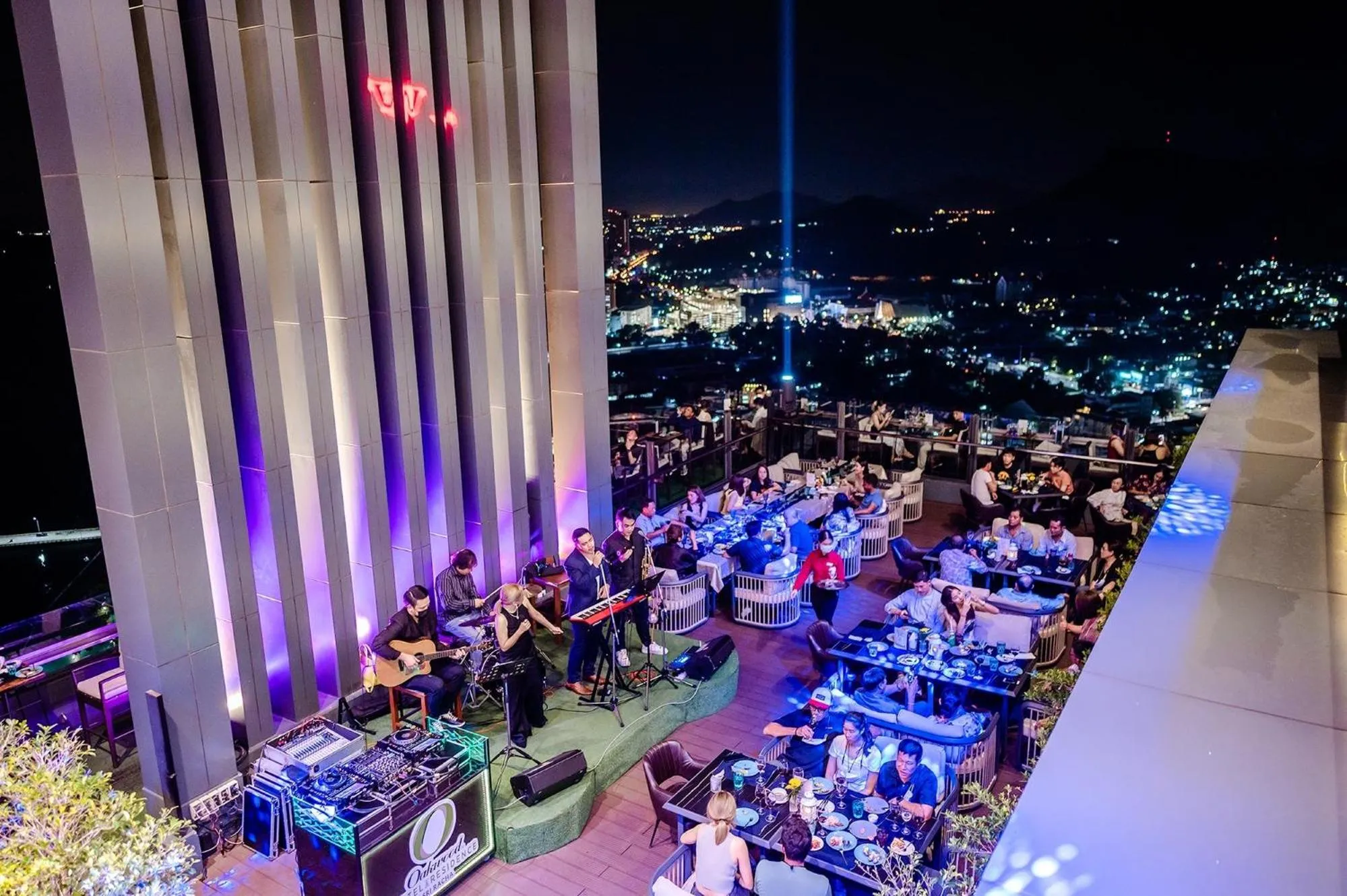 Restaurant/places to eat in Oakwood Hotel & Residence Sri Racha