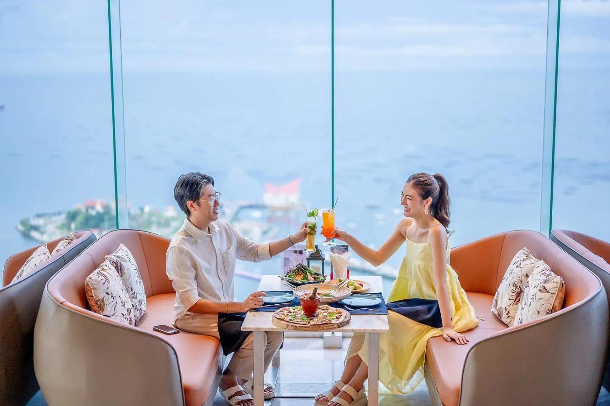 Restaurant/places to eat in Oakwood Hotel & Residence Sri Racha