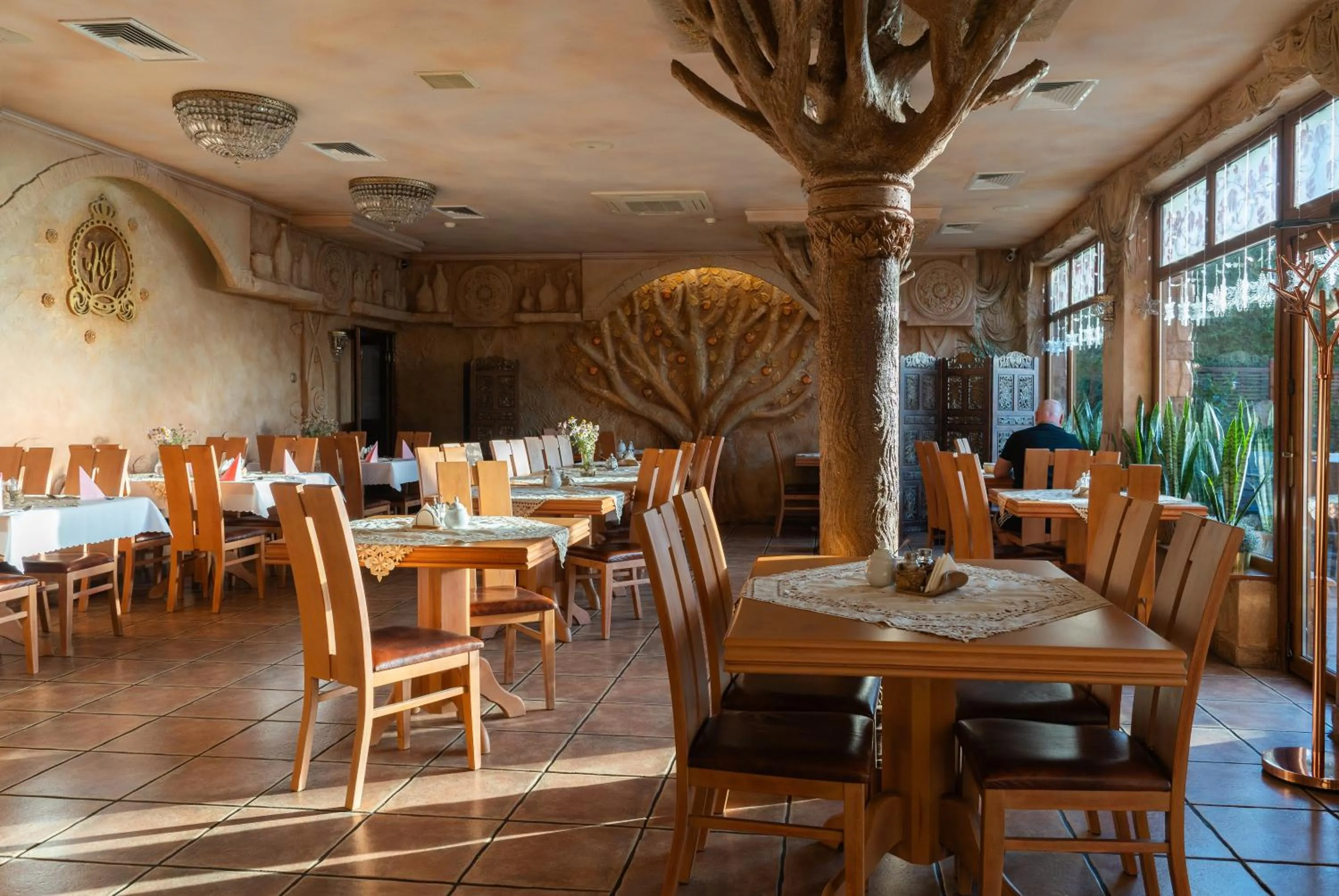 Restaurant/places to eat in Hotel Księcia Józefa