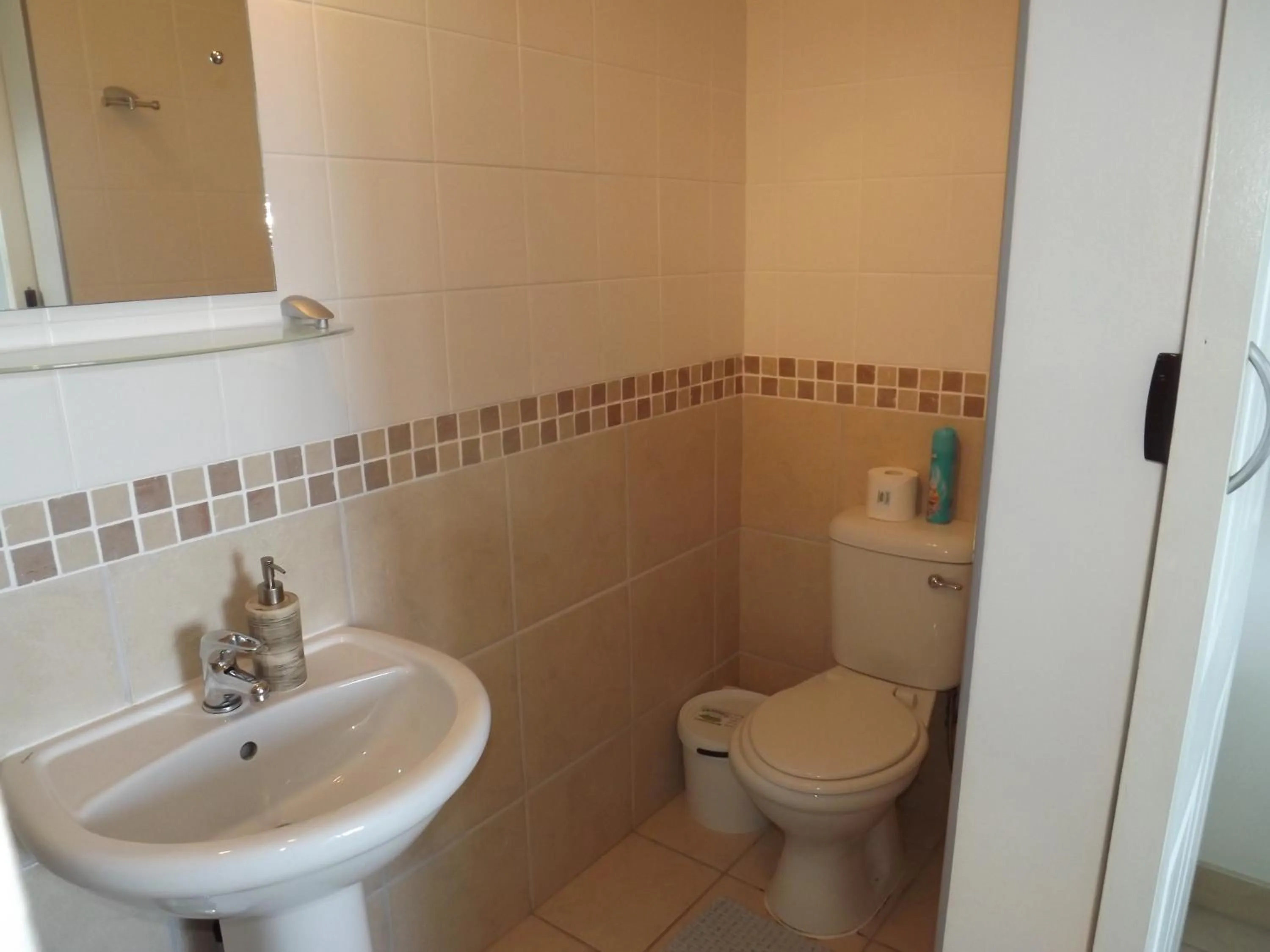 Toilet in Stroke-One-Inn