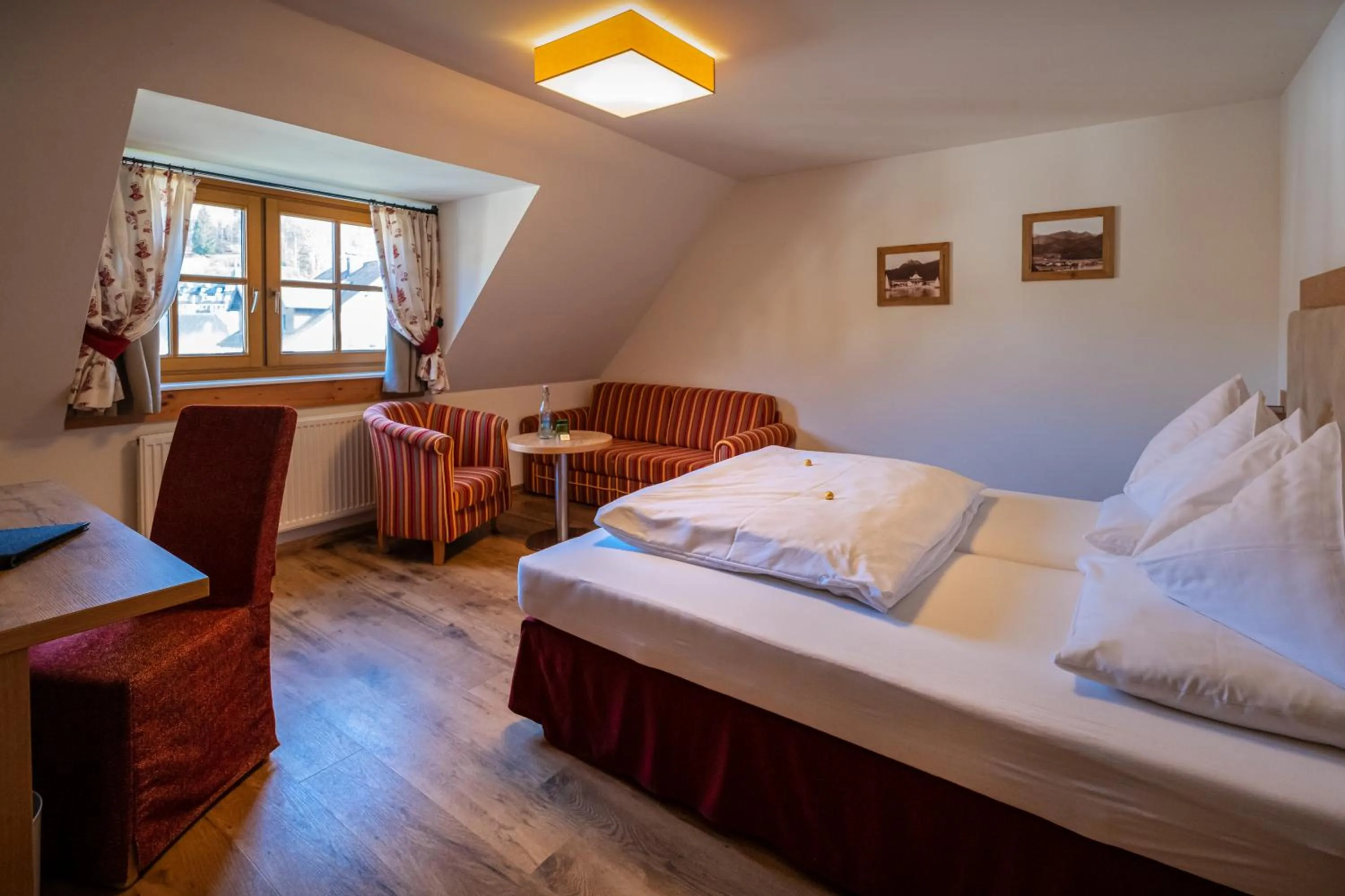 Photo of the whole room, Bed in Vogl's Nest