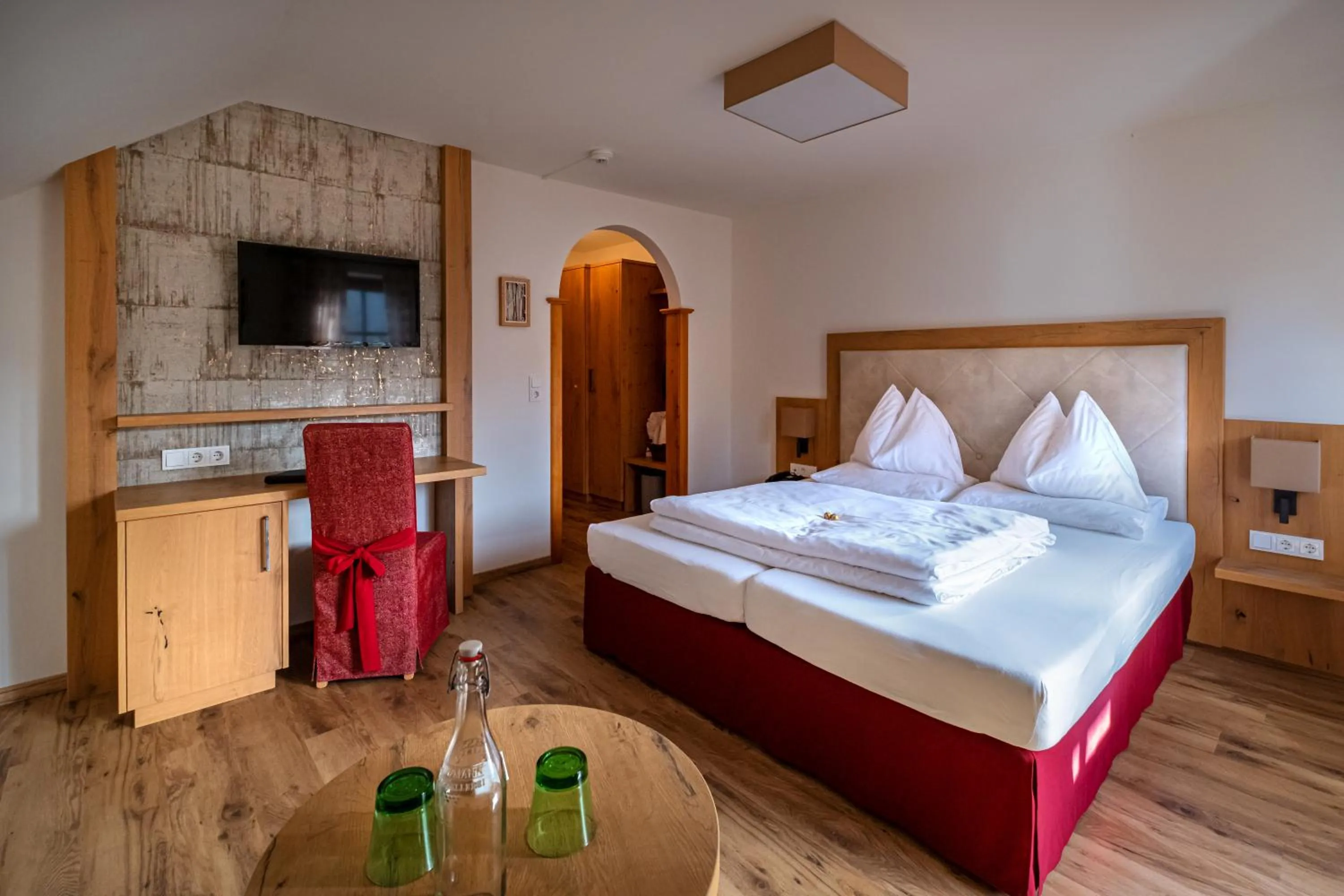 Photo of the whole room, Bed in Vogl's Nest