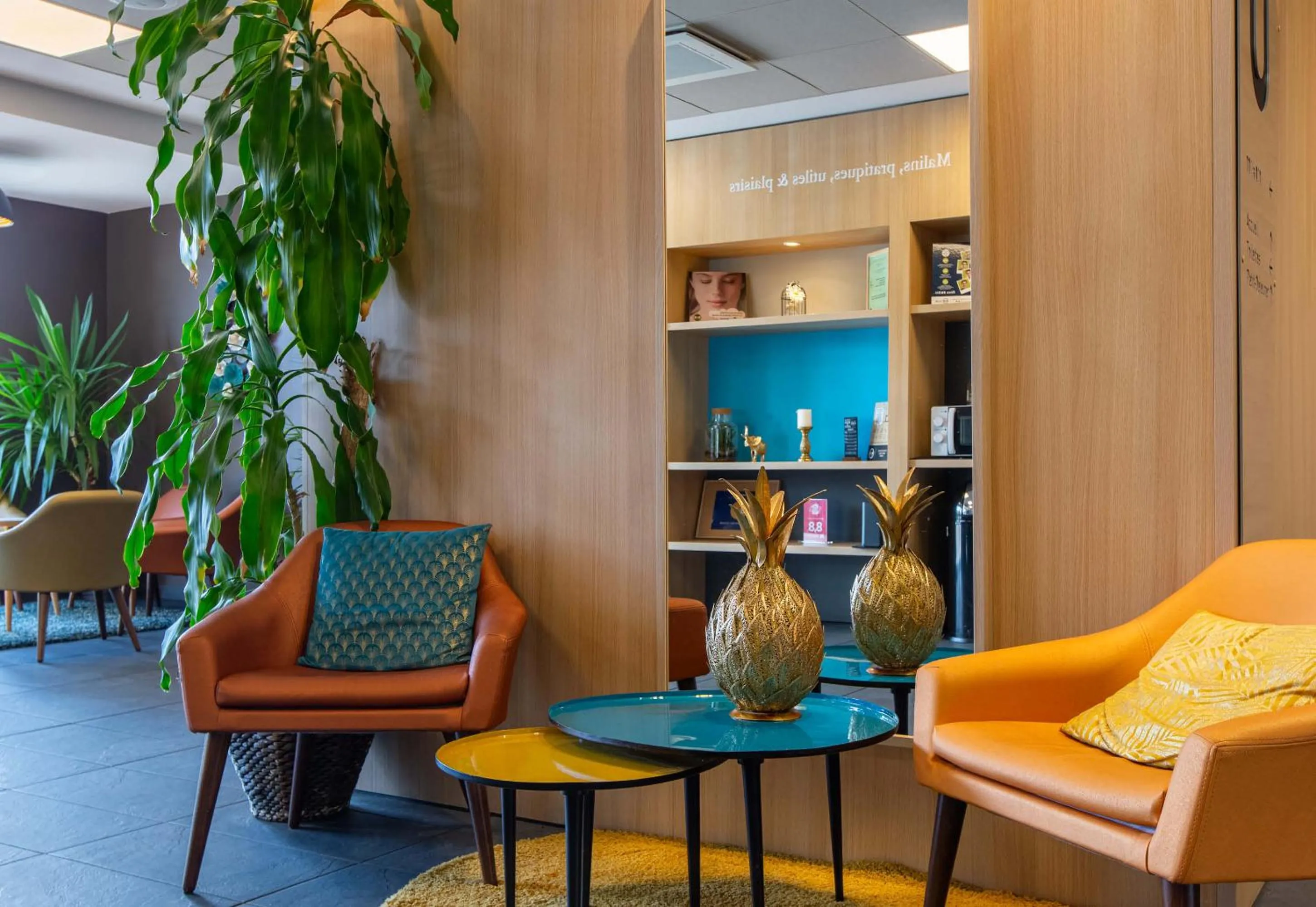 Seating area in B&B HOTEL CHARTRES Oceane