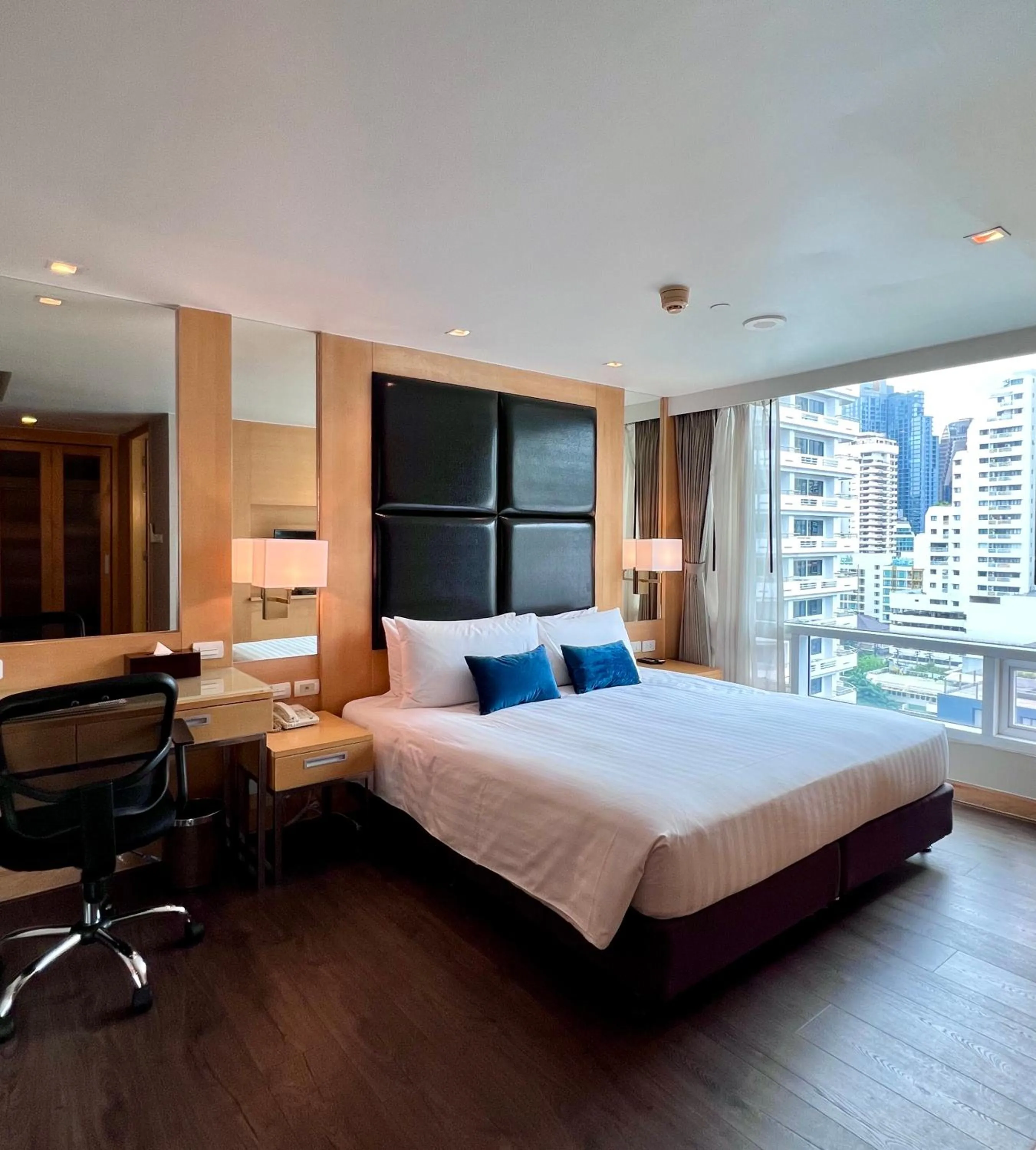 Bed in Sora Resort & Suites Sukhumvit
