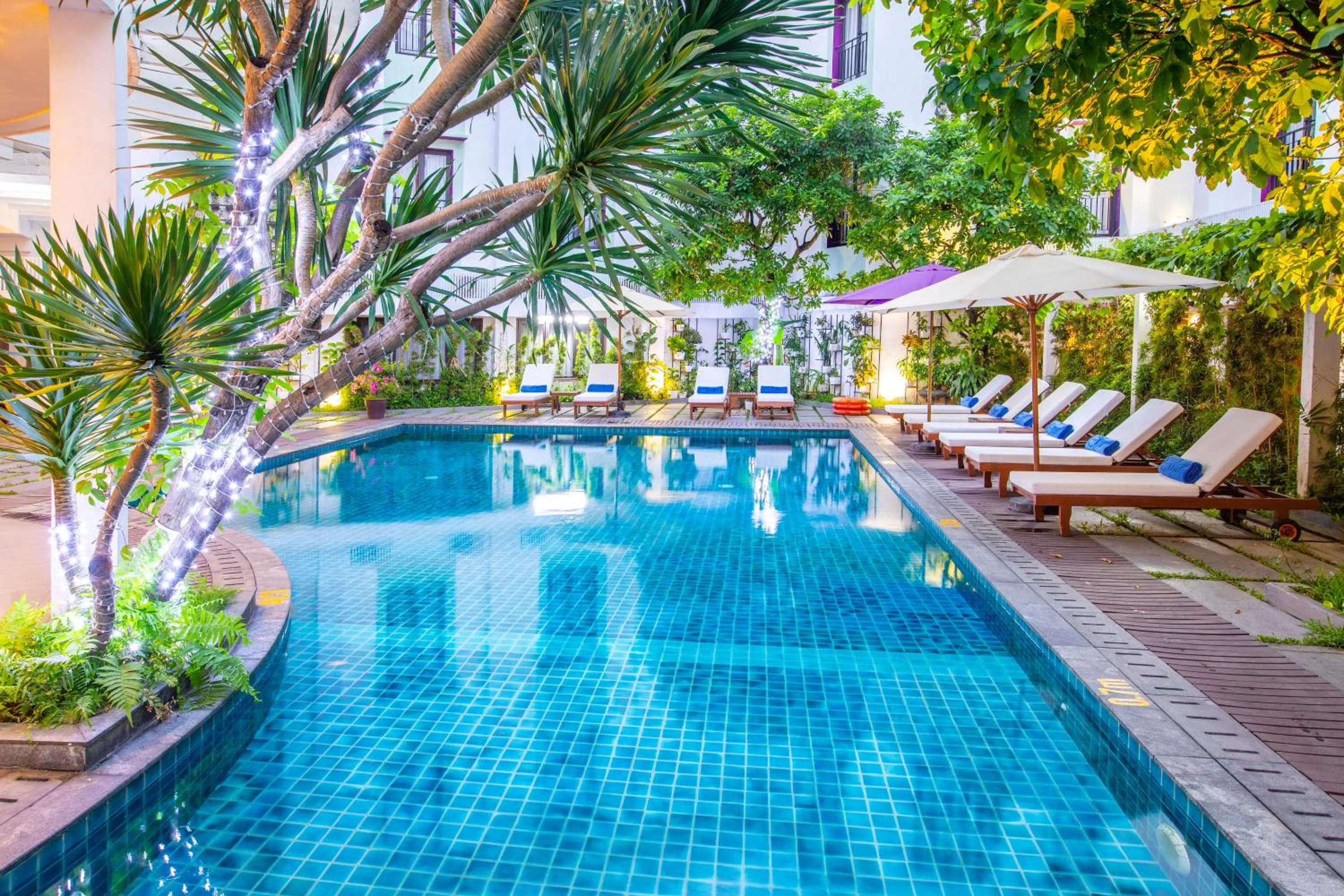 Swimming pool in ÊMM Hotel Hue