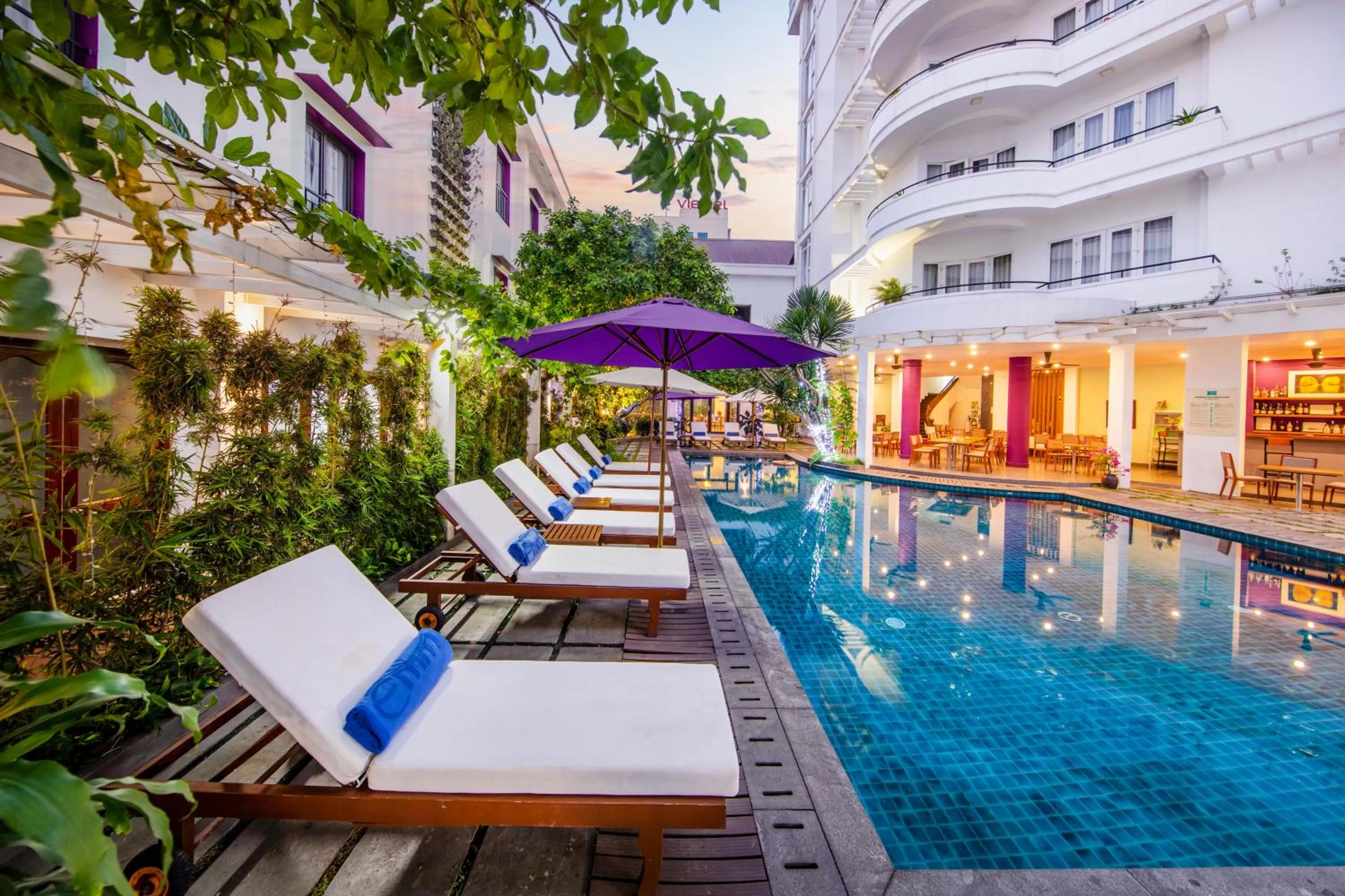 Swimming pool in ÊMM Hotel Hue