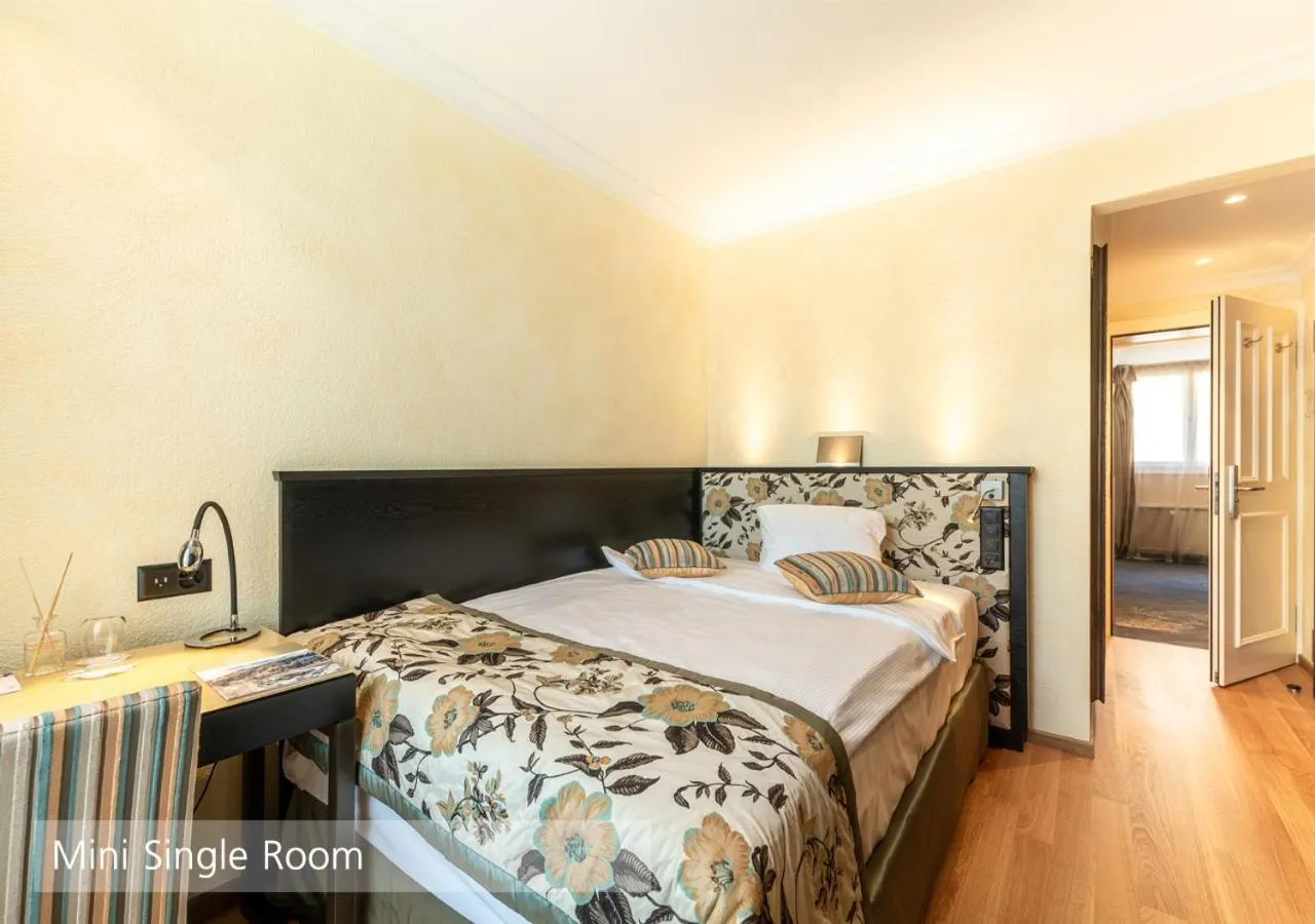 Bedroom, Bed in Lenkerhof gourmet spa resort - Relais & Châteaux