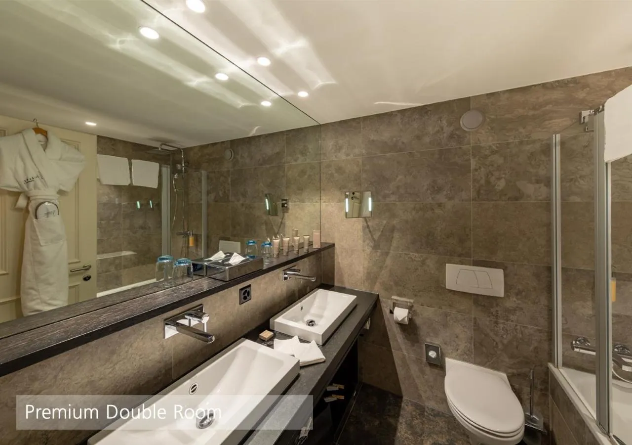 Bathroom in Lenkerhof gourmet spa resort - Relais & Châteaux