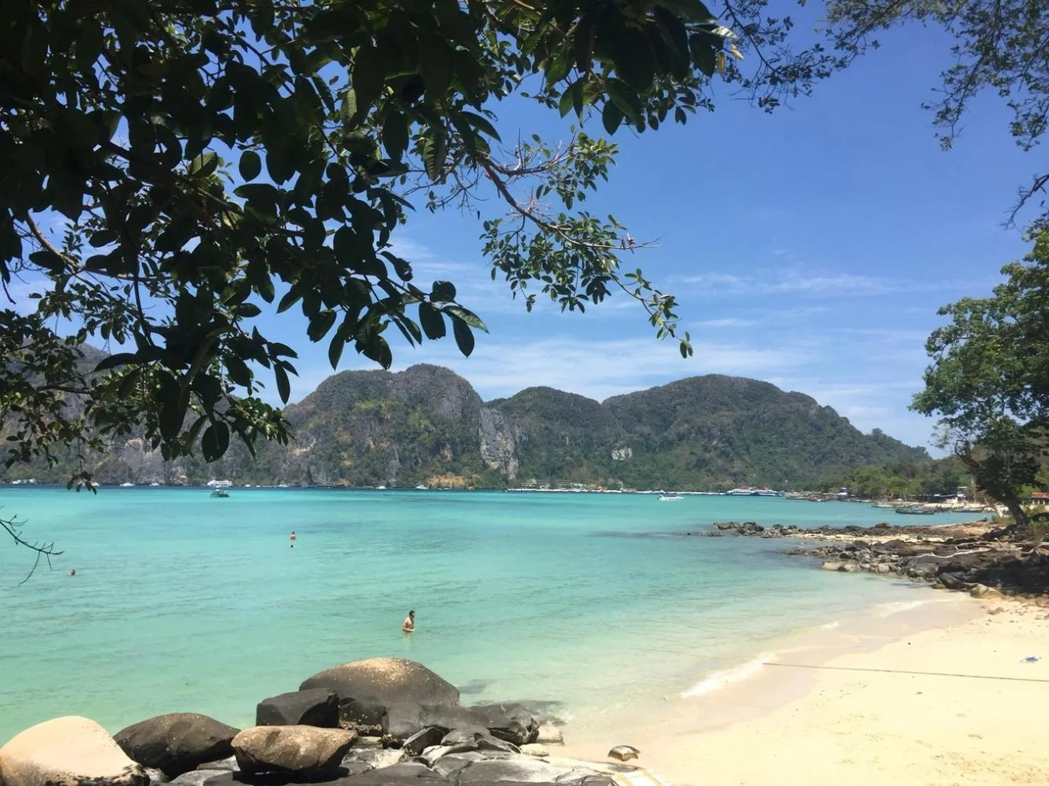 Beach in Bayview Resort Phi Phi Island - Beach Front Resort