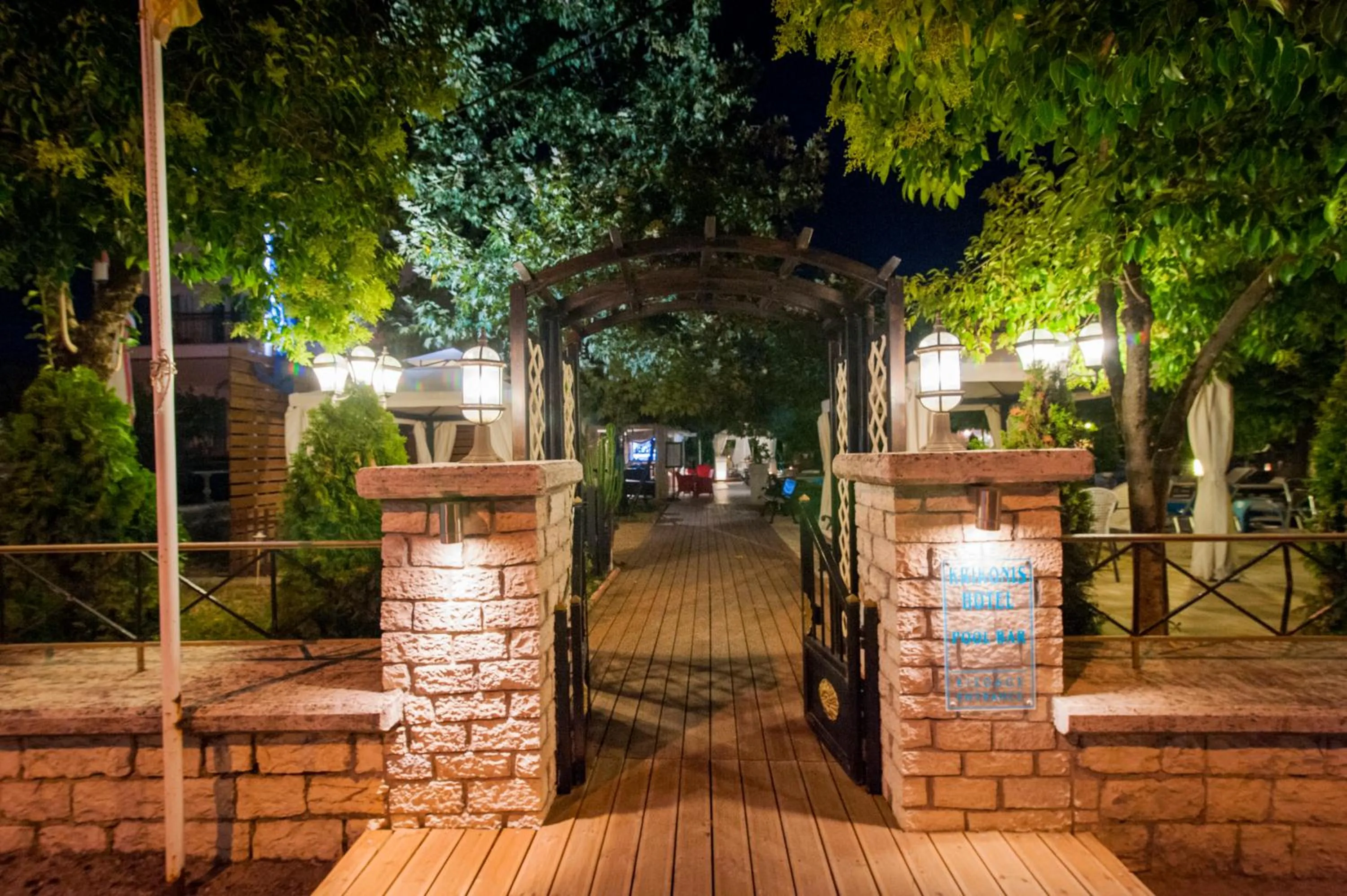 Facade/entrance in Krikonis Hotel