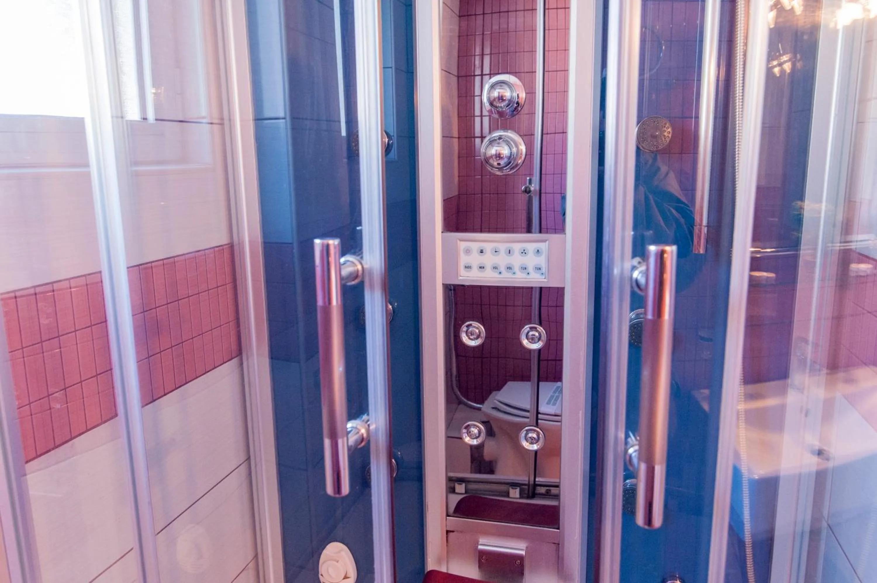 Bathroom in Krikonis Hotel