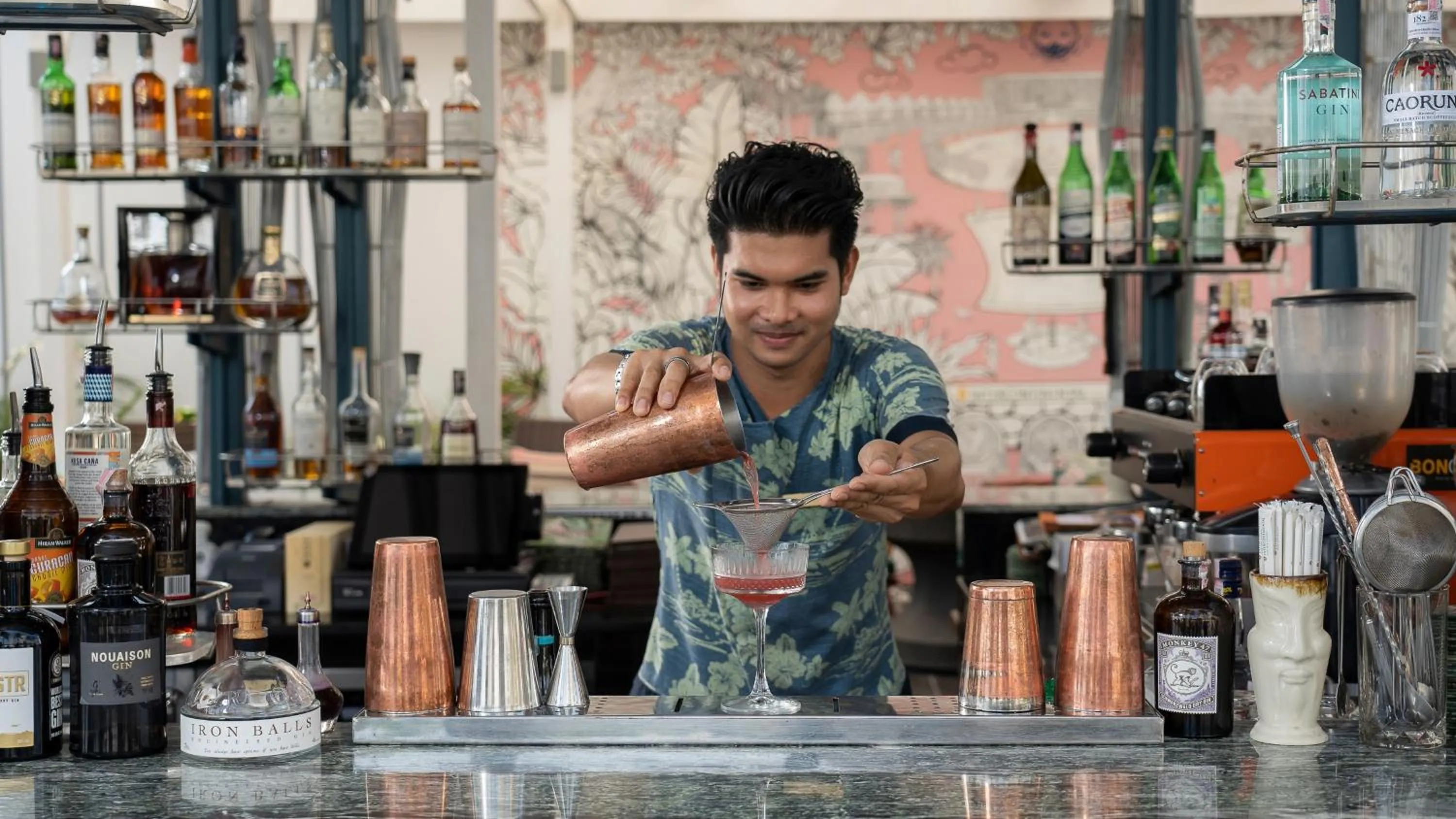 Lounge or bar in InterContinental Hua Hin Resort by IHG