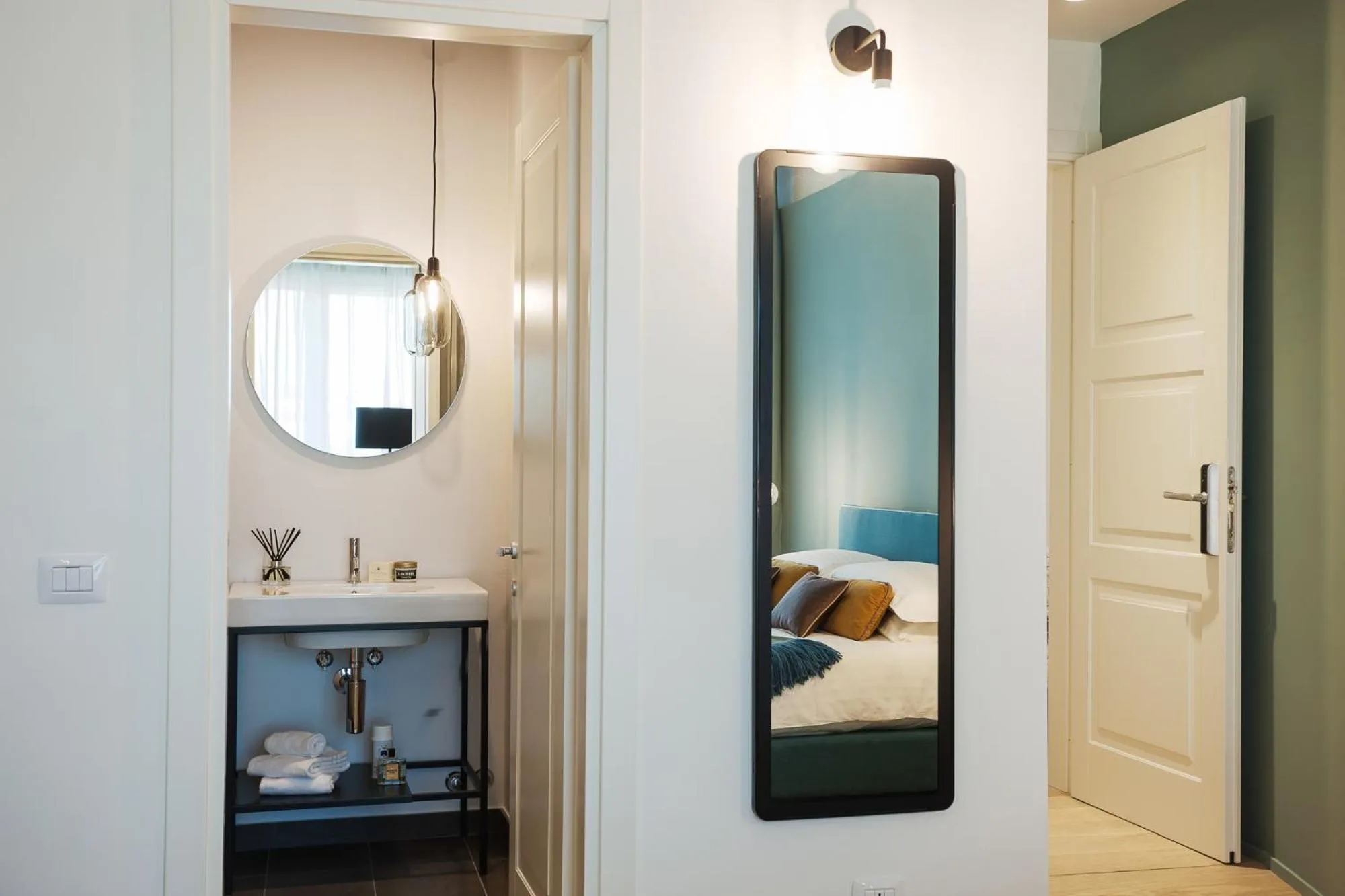 Bathroom, Bed in B&B Lorena Suites