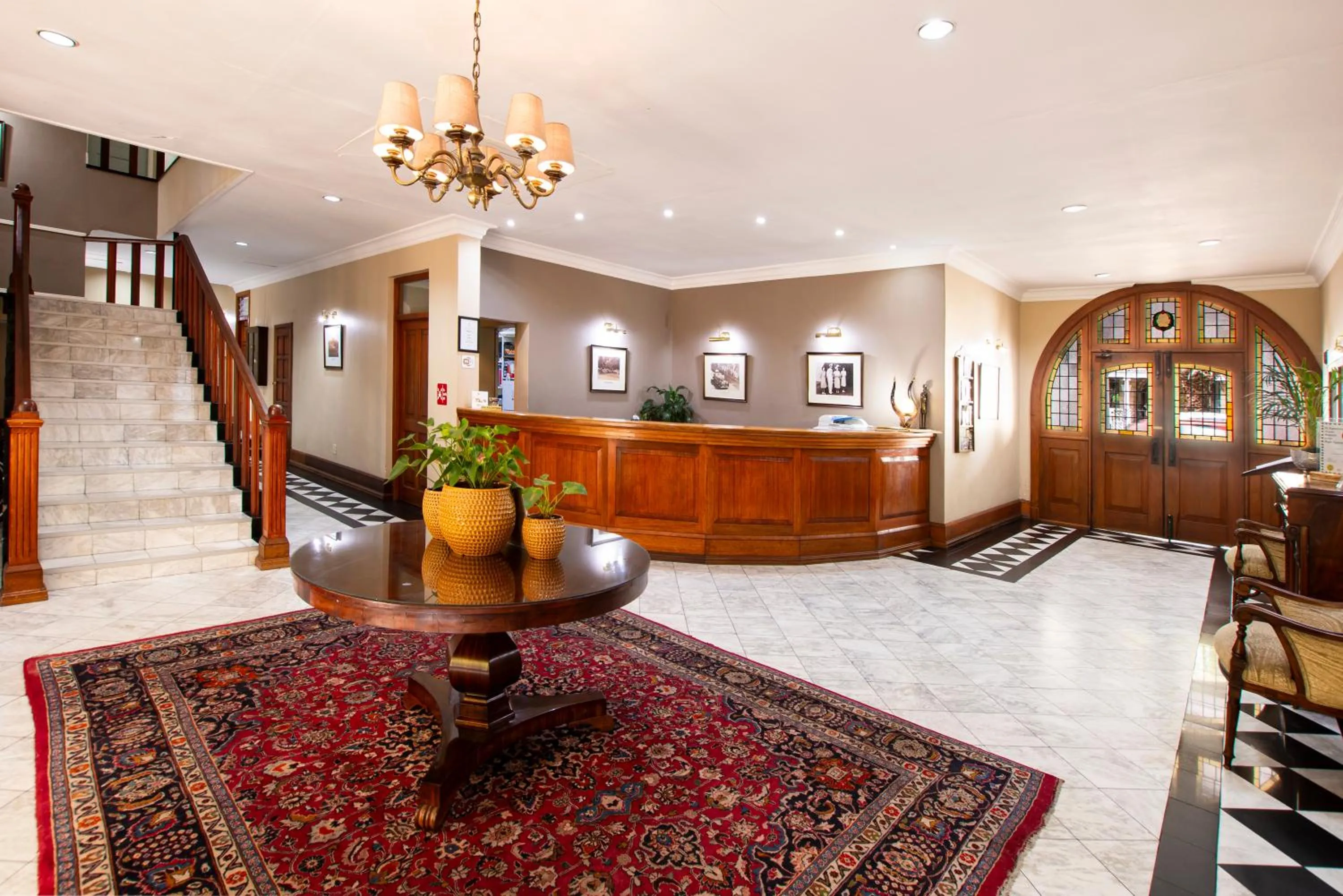 Lobby or reception in Queen's Hotel by BON Hotels