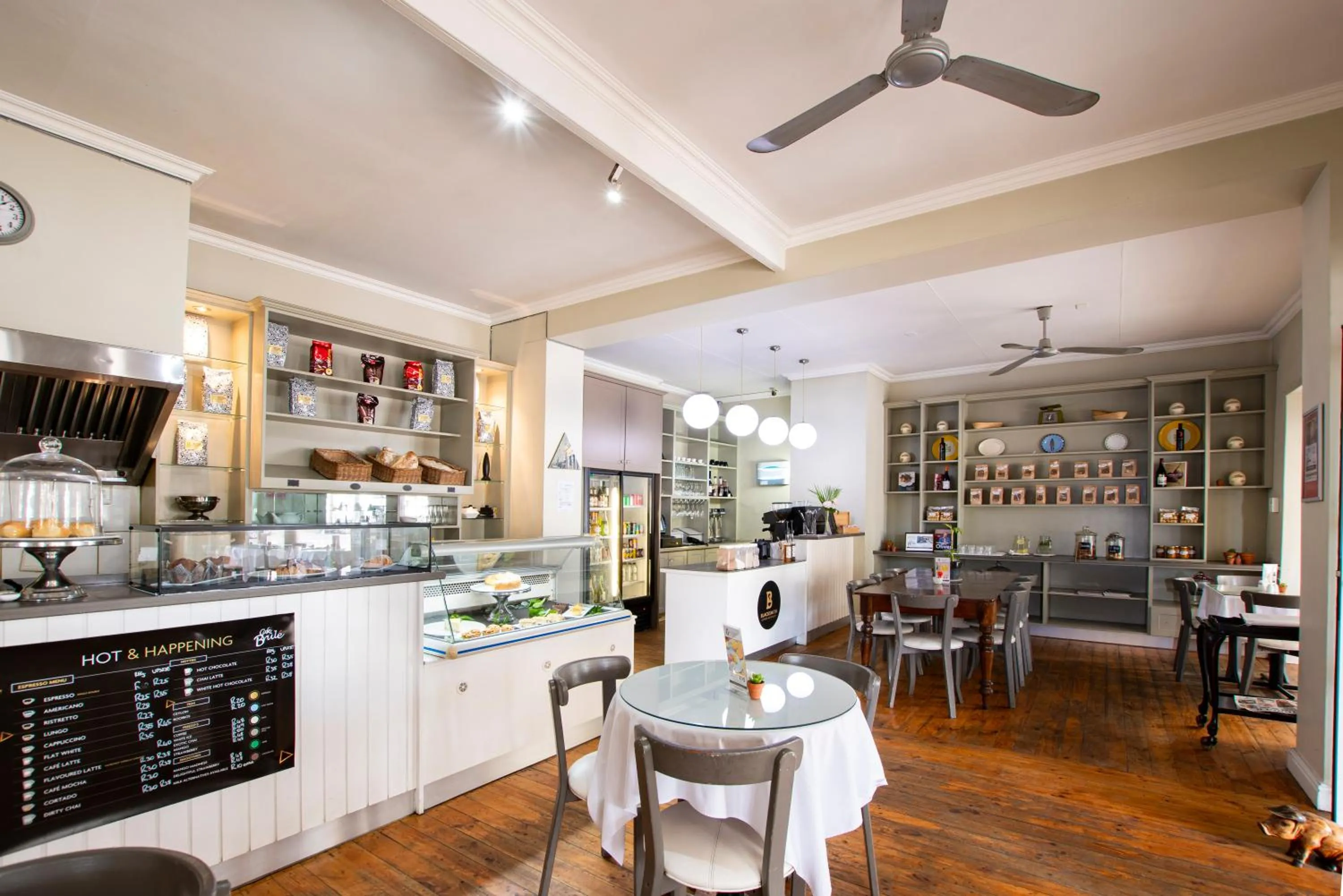 Restaurant/places to eat in Queen's Hotel by BON Hotels