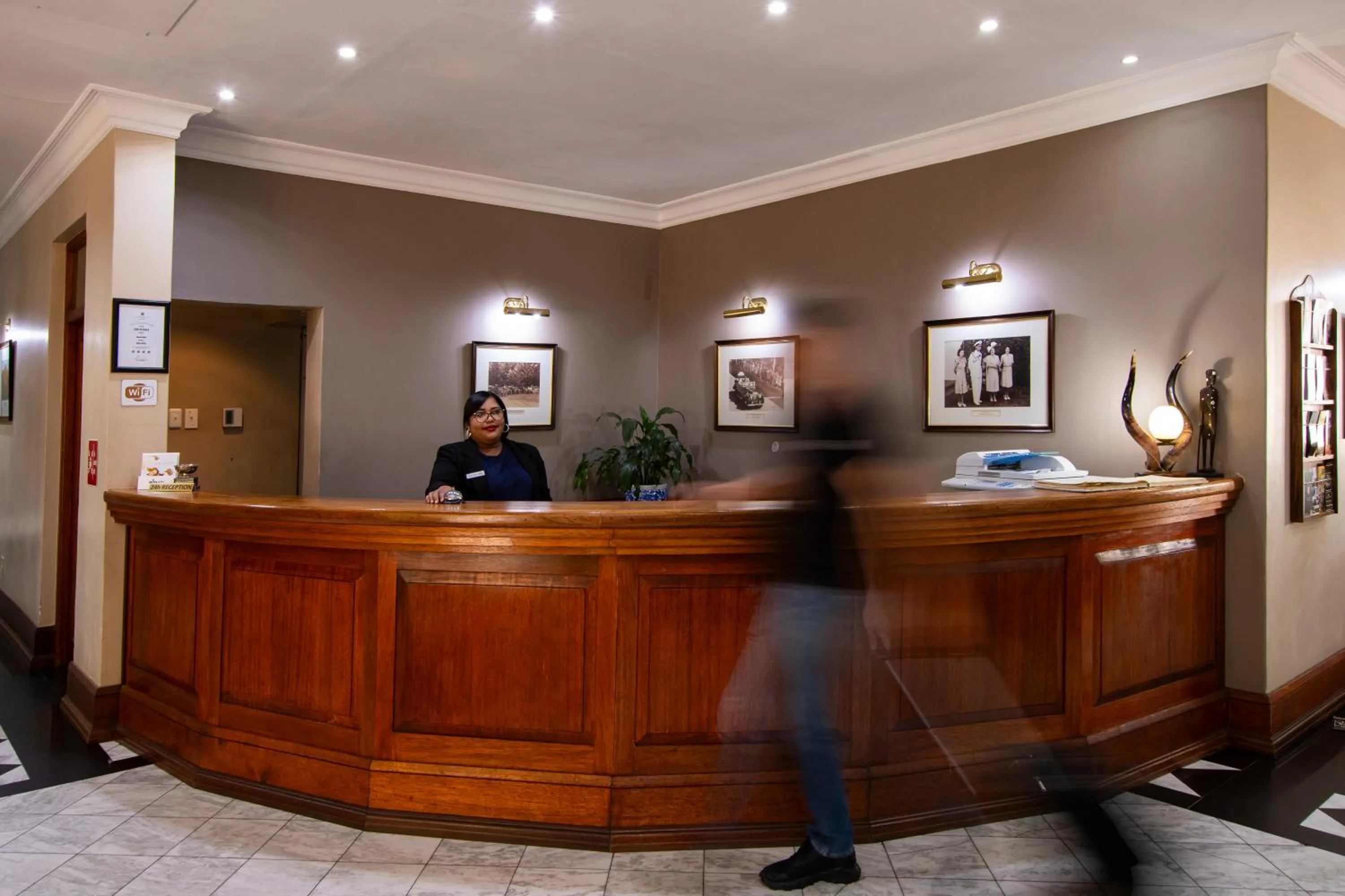 Lobby or reception in Queen's Hotel by BON Hotels