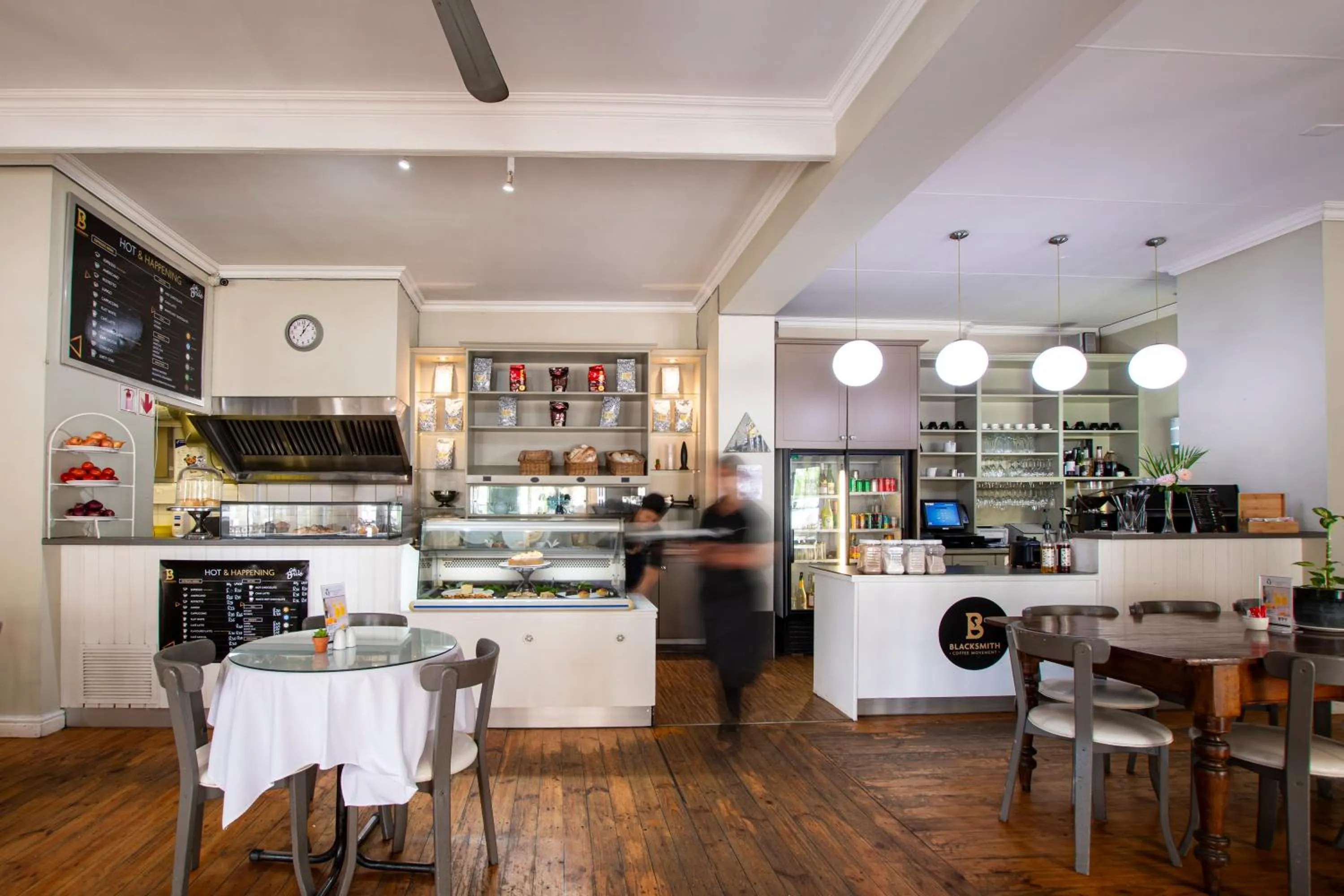 Restaurant/places to eat in Queen's Hotel by BON Hotels