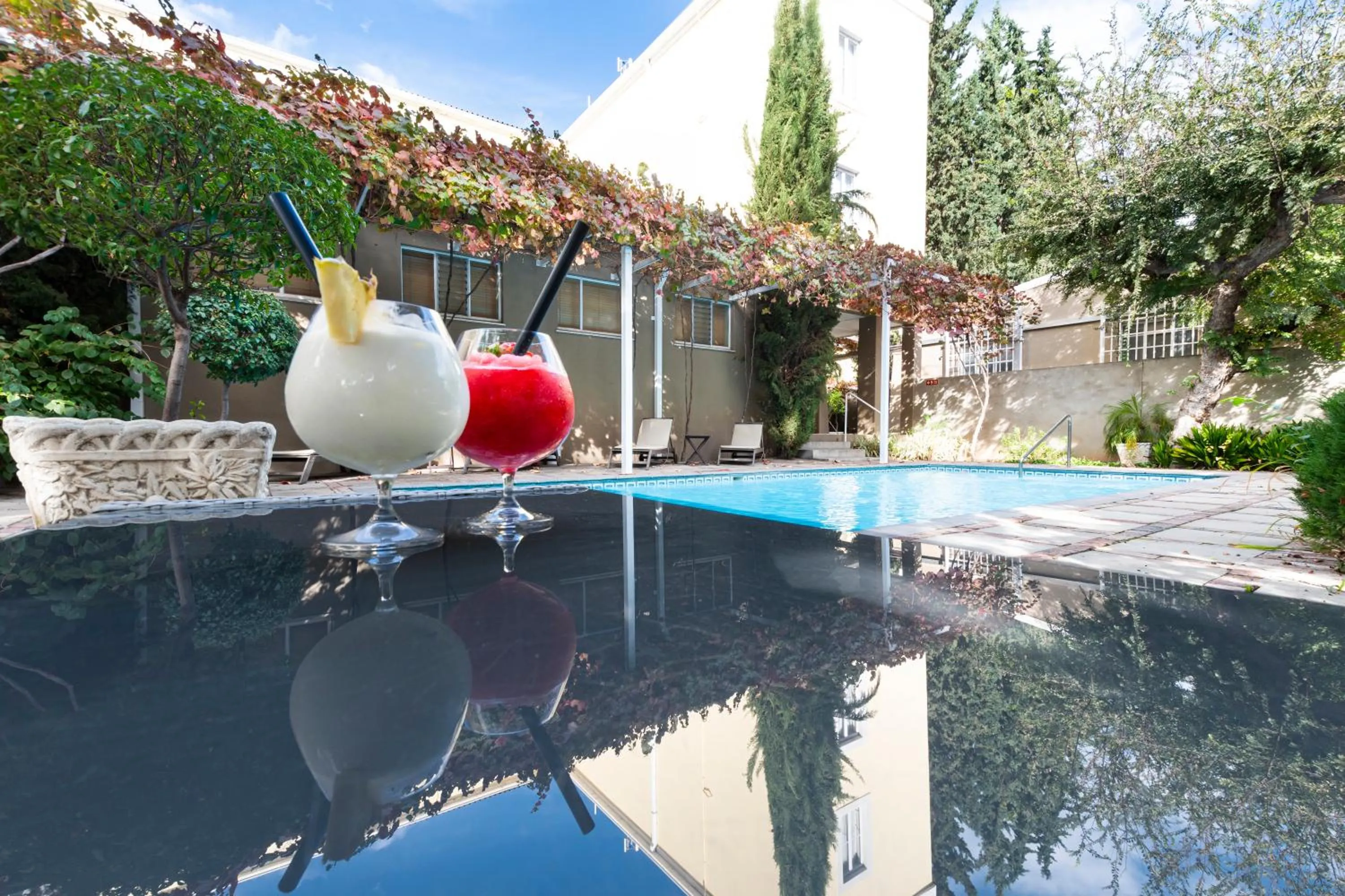 Food and drinks in Queen's Hotel by BON Hotels