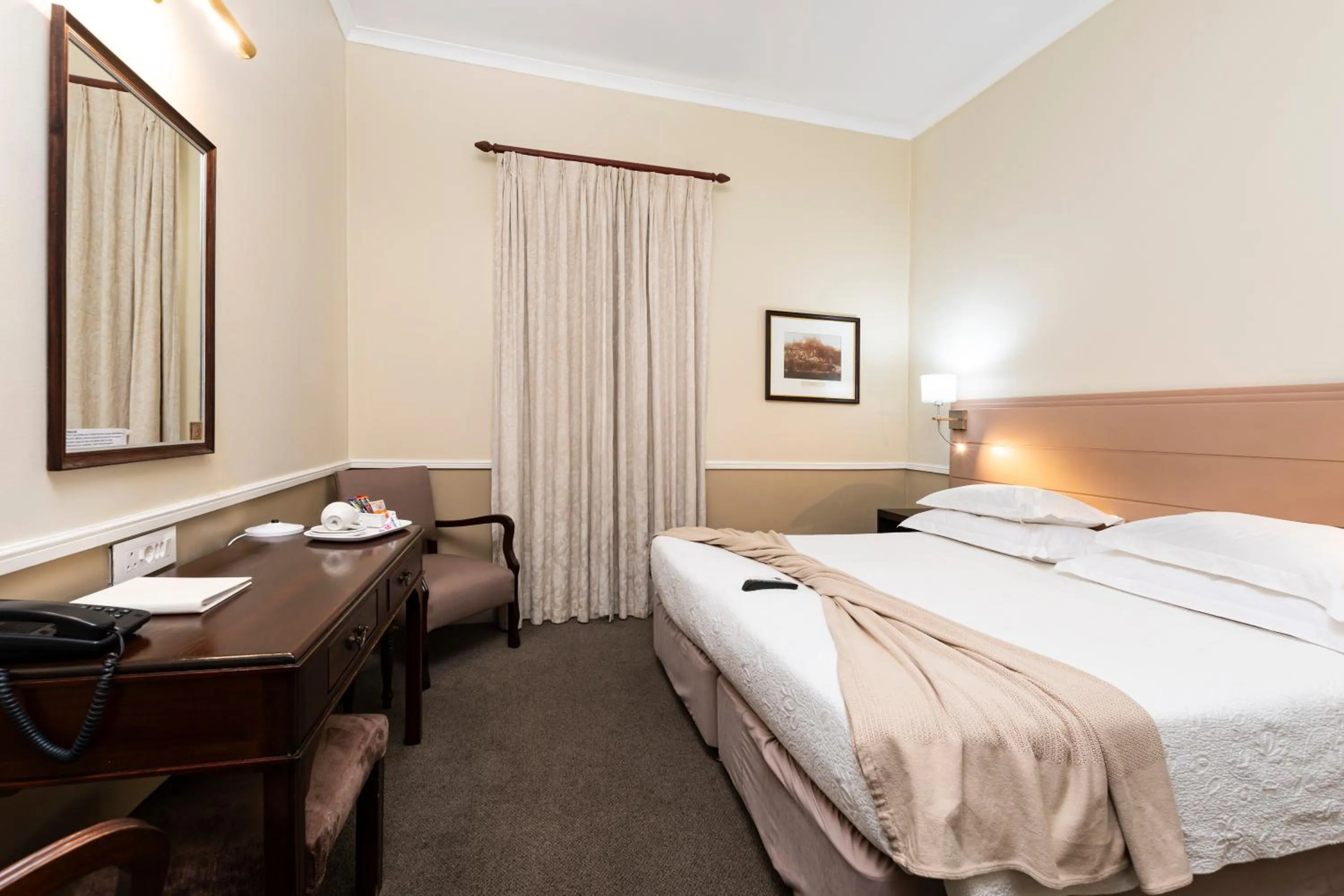 Bed in Queen's Hotel by BON Hotels