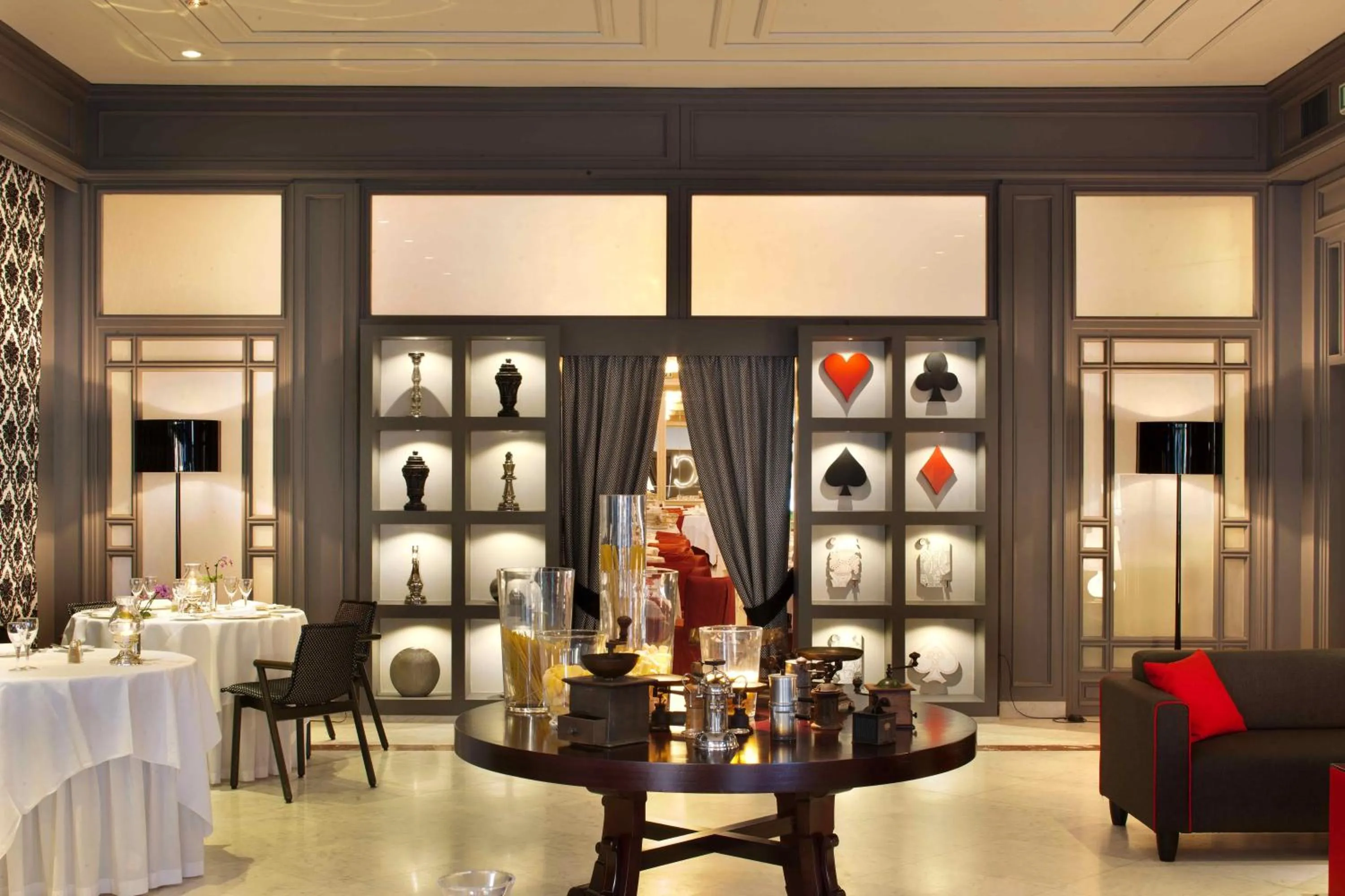 Restaurant/places to eat in Hotel Continental