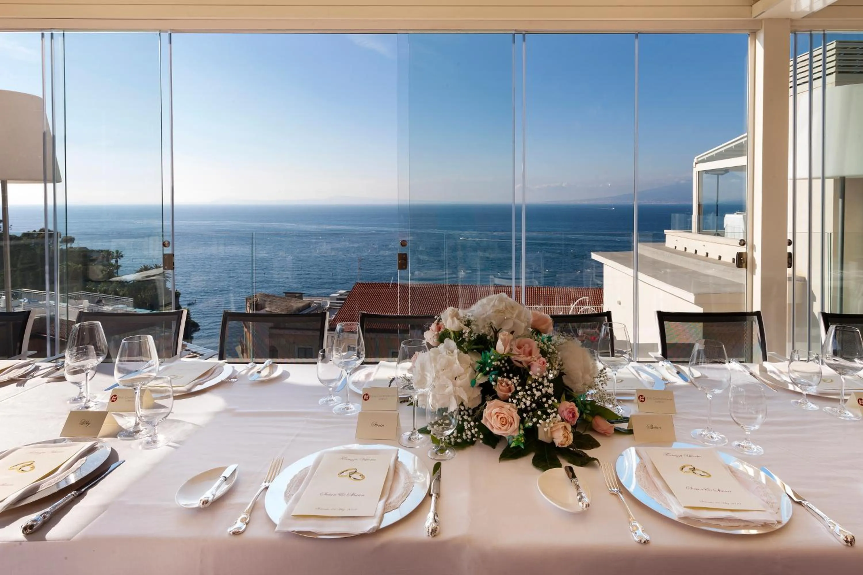 Restaurant/places to eat in Hotel Continental