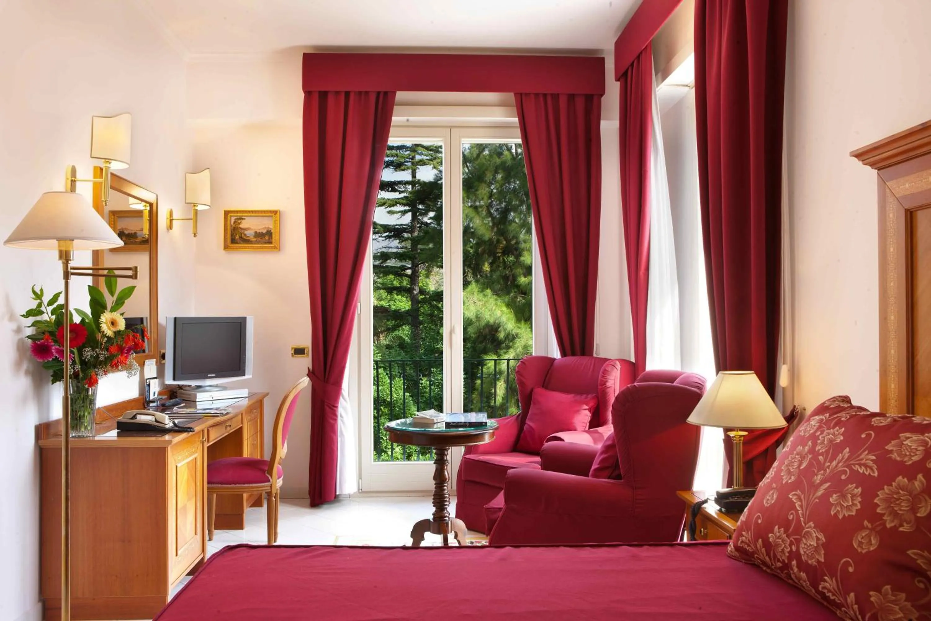 Photo of the whole room in Hotel Continental