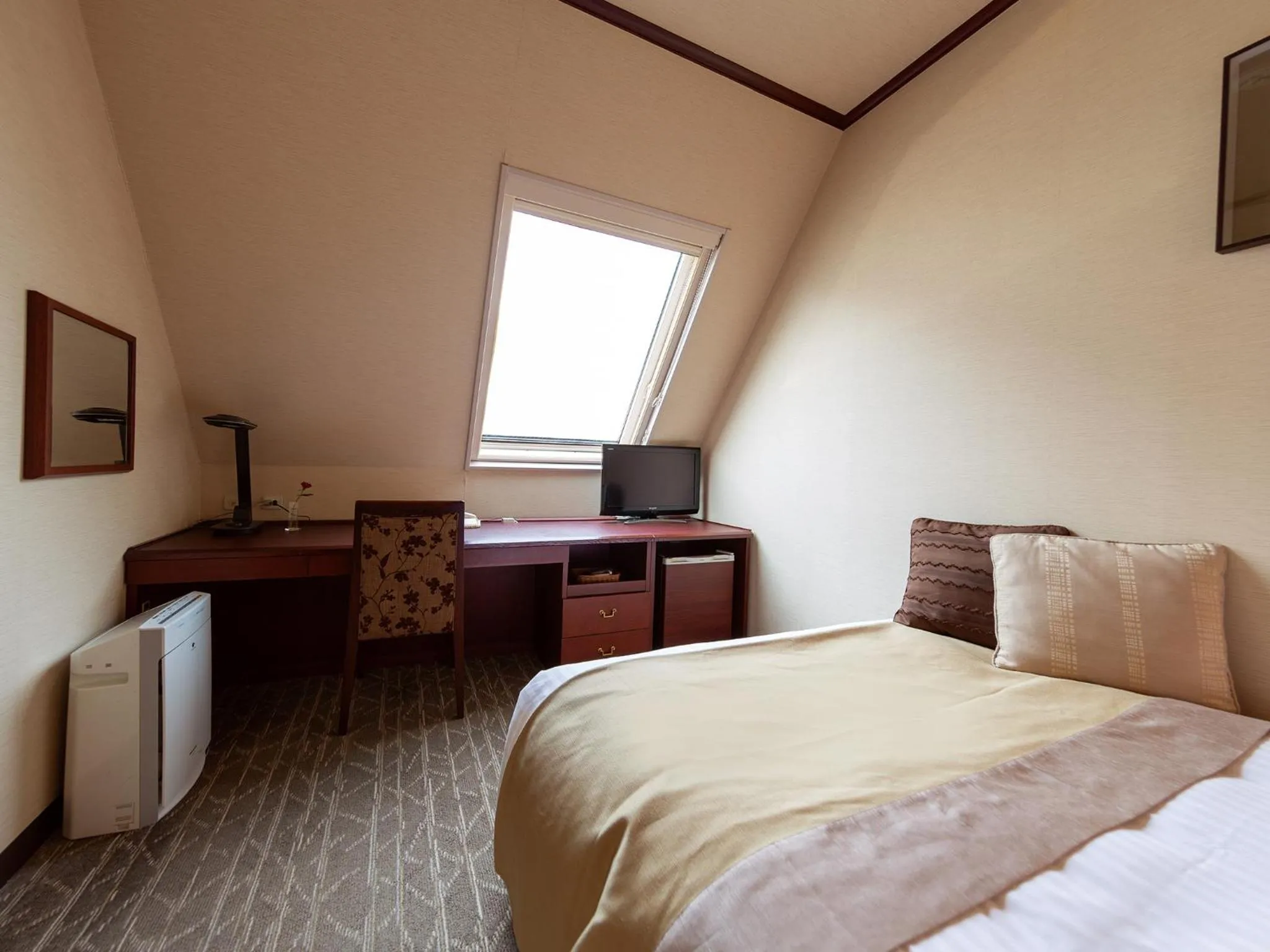 Photo of the whole room, Bed in Shibuya Creston Hotel