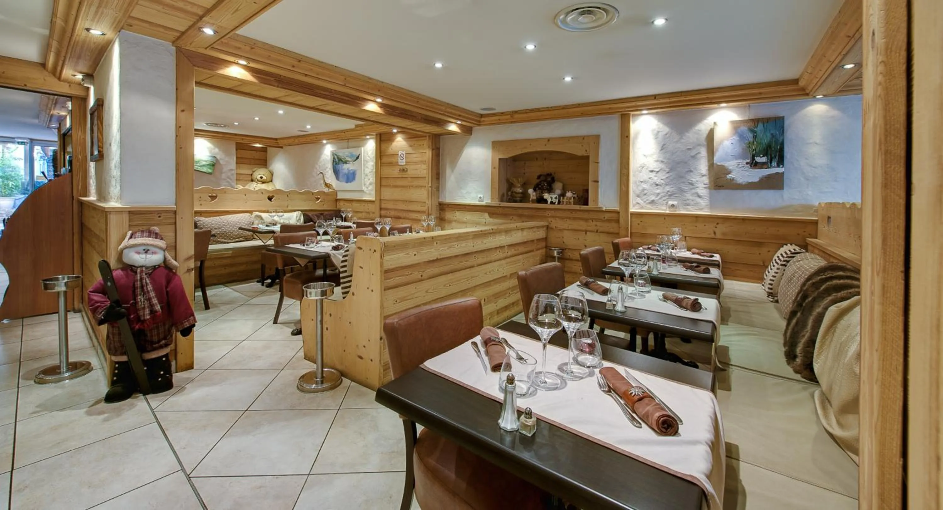 Restaurant/places to eat in Hotel Du Commerce