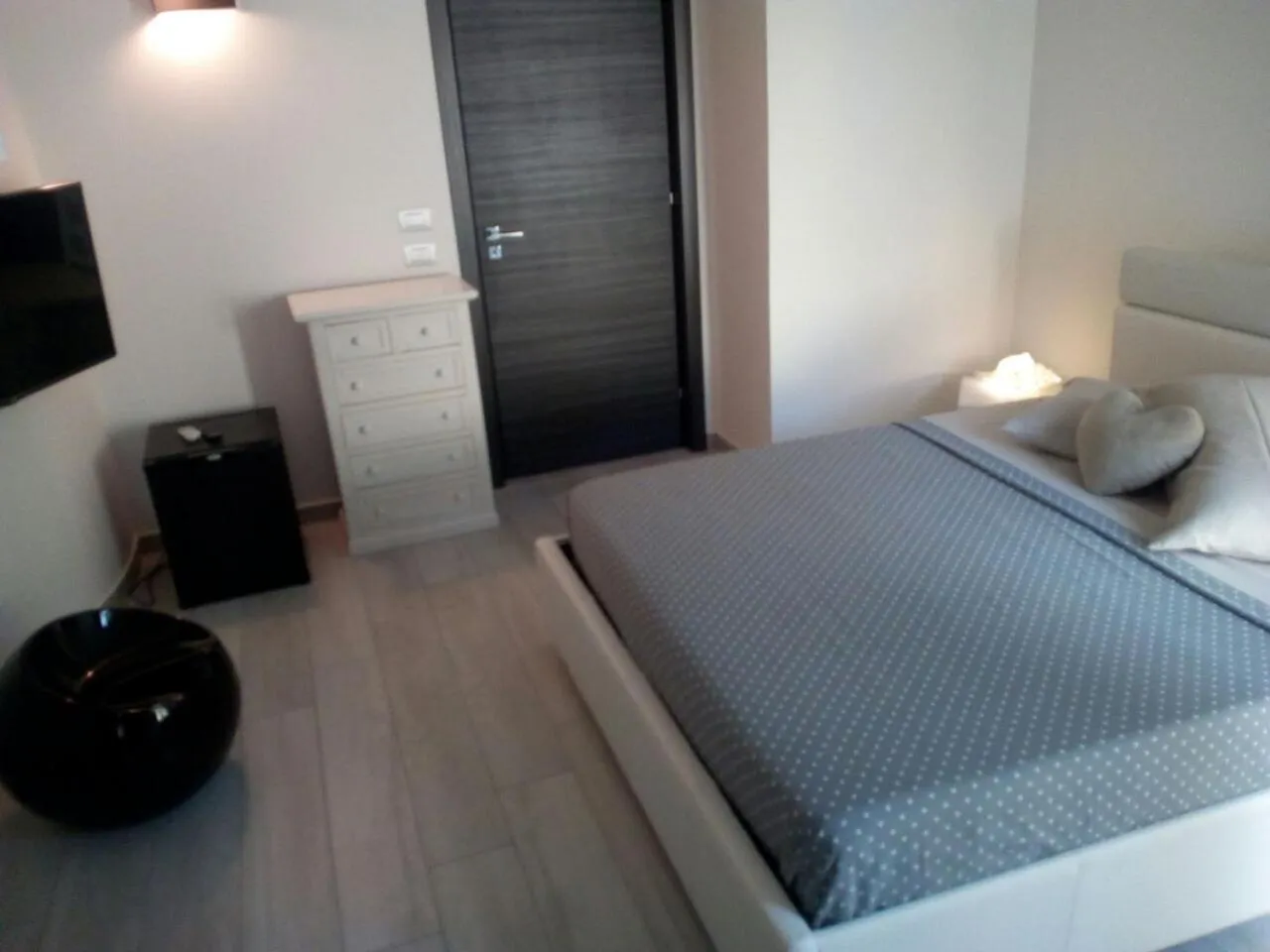 Photo of the whole room in White Club Residence