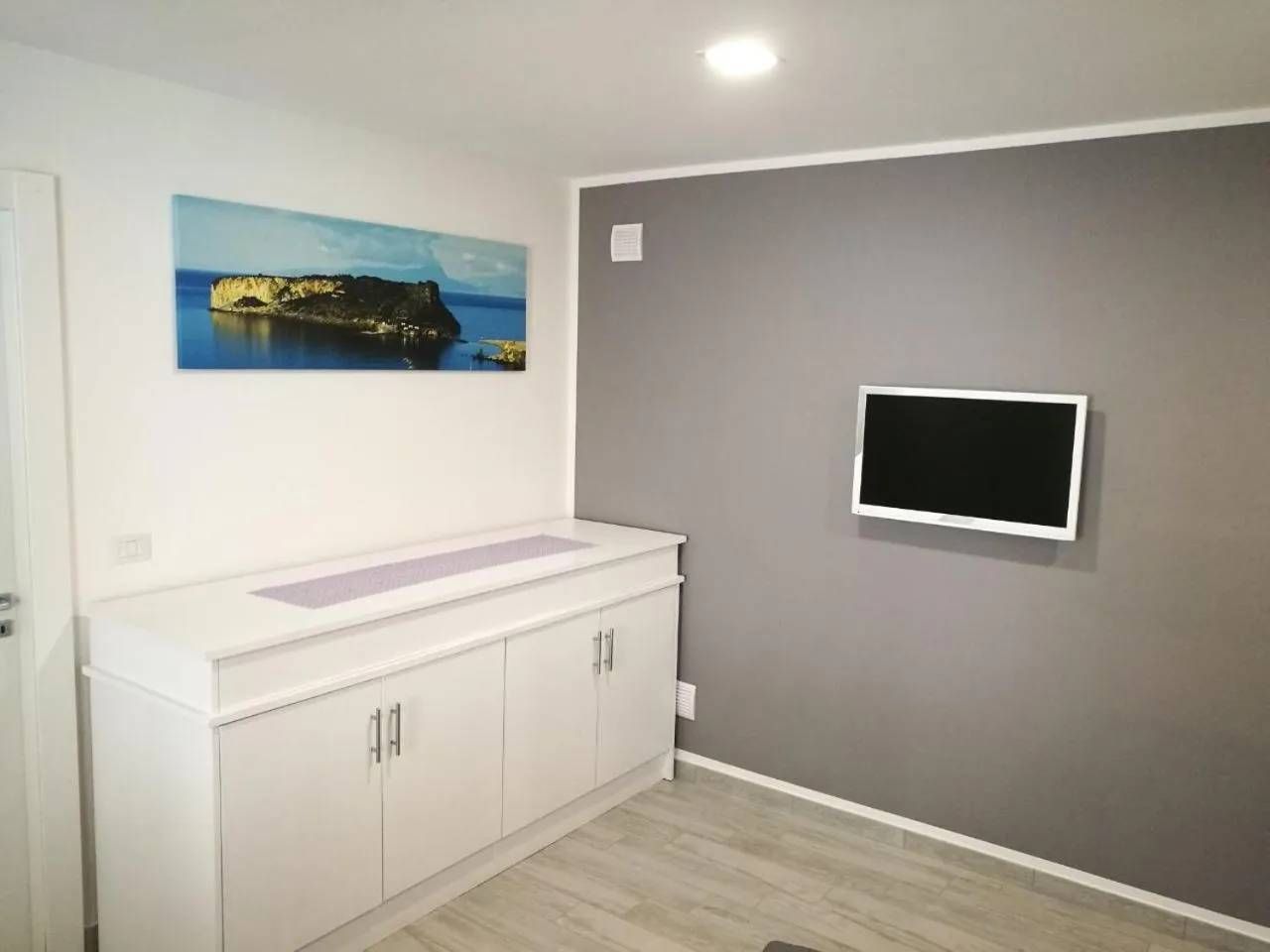 Communal lounge/ TV room in White Club Residence