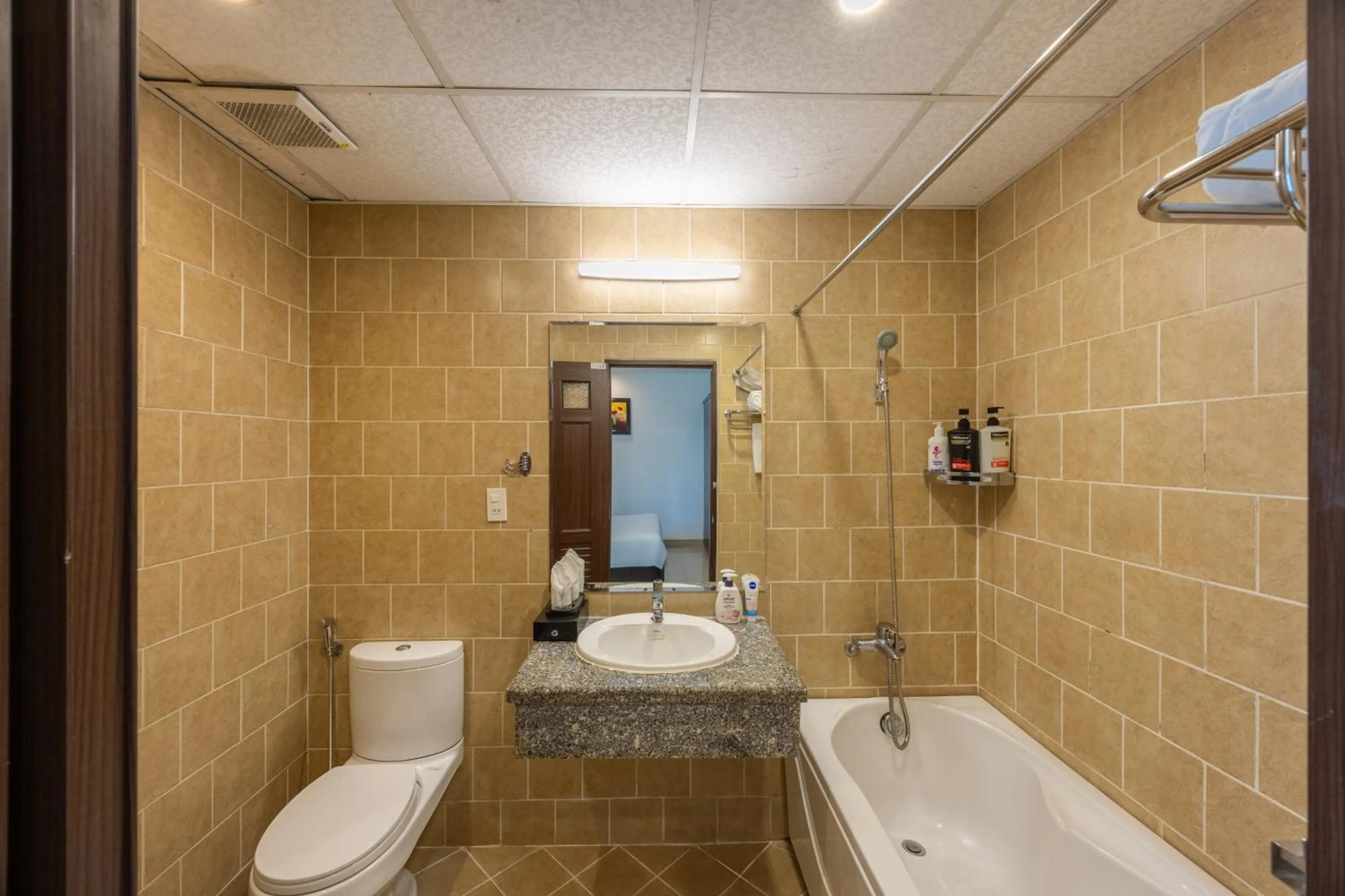 Shower in A25 Hotel - 29 Bùi Thị Xuân