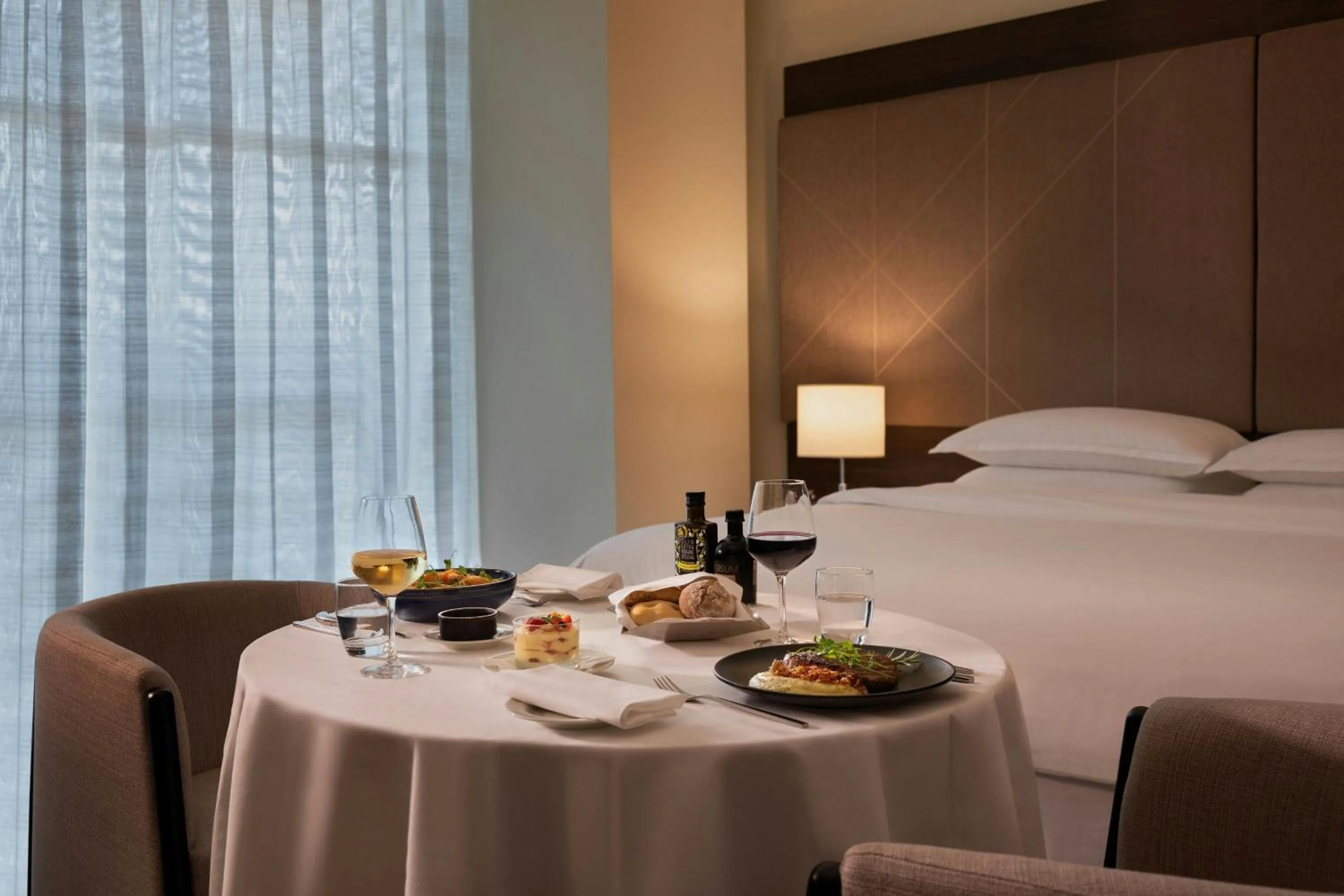 room service, Bed in Sheraton Milan Malpensa Airport Hotel & Conference Centre