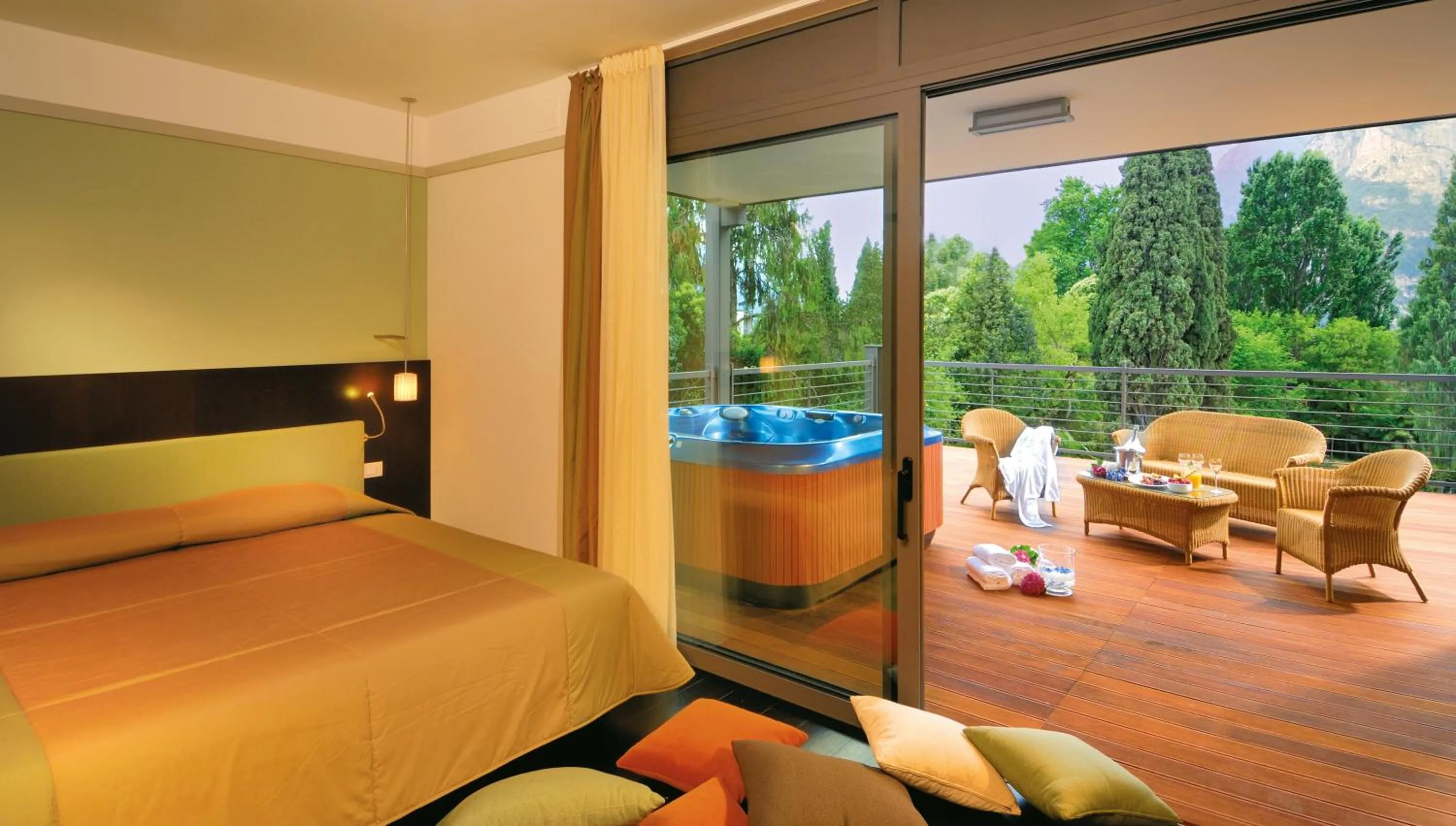 Patio, Bed in Du Lac Et Du Parc Grand Resort